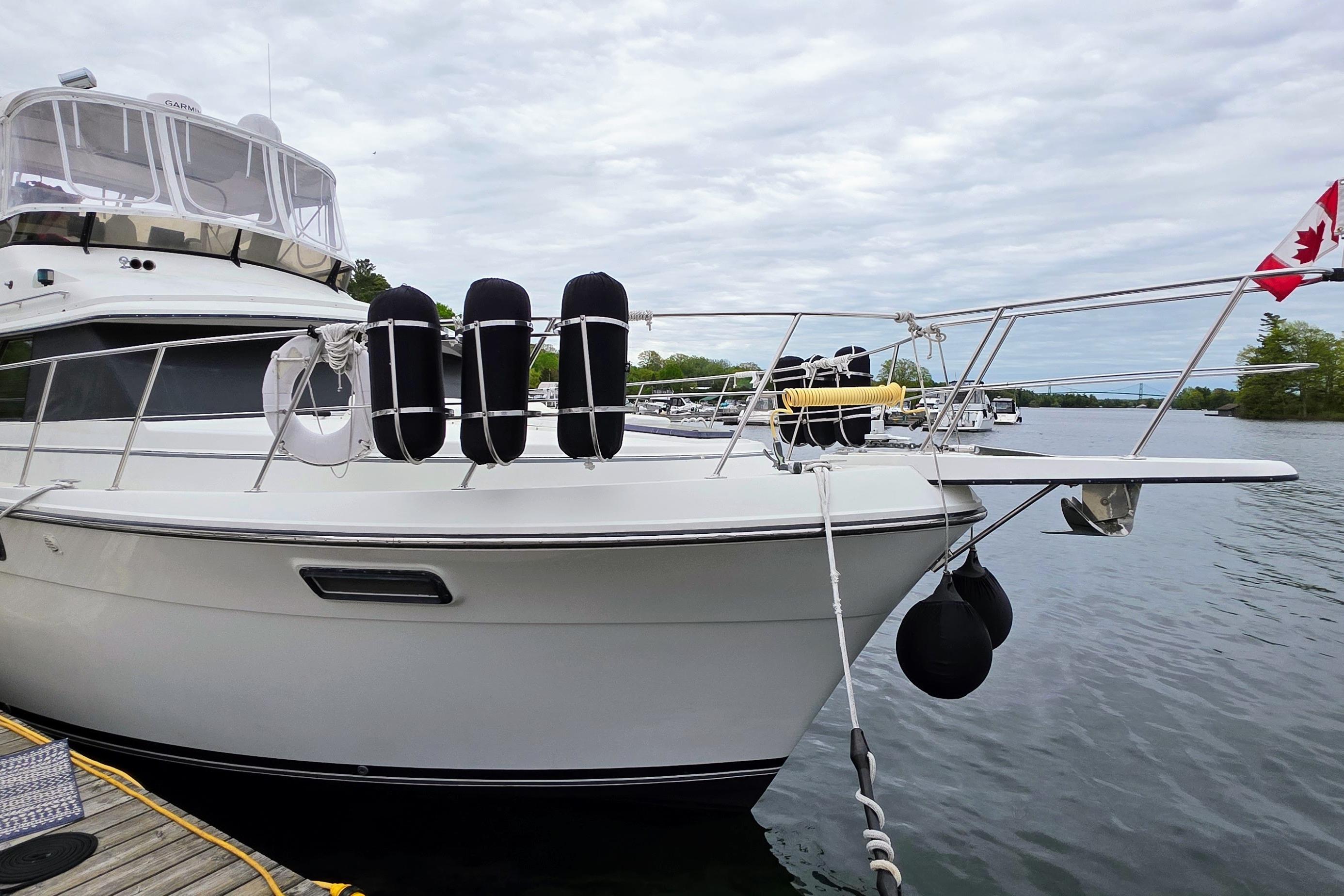 1987 Carver 4207 Aft Cabin Motor Yacht
