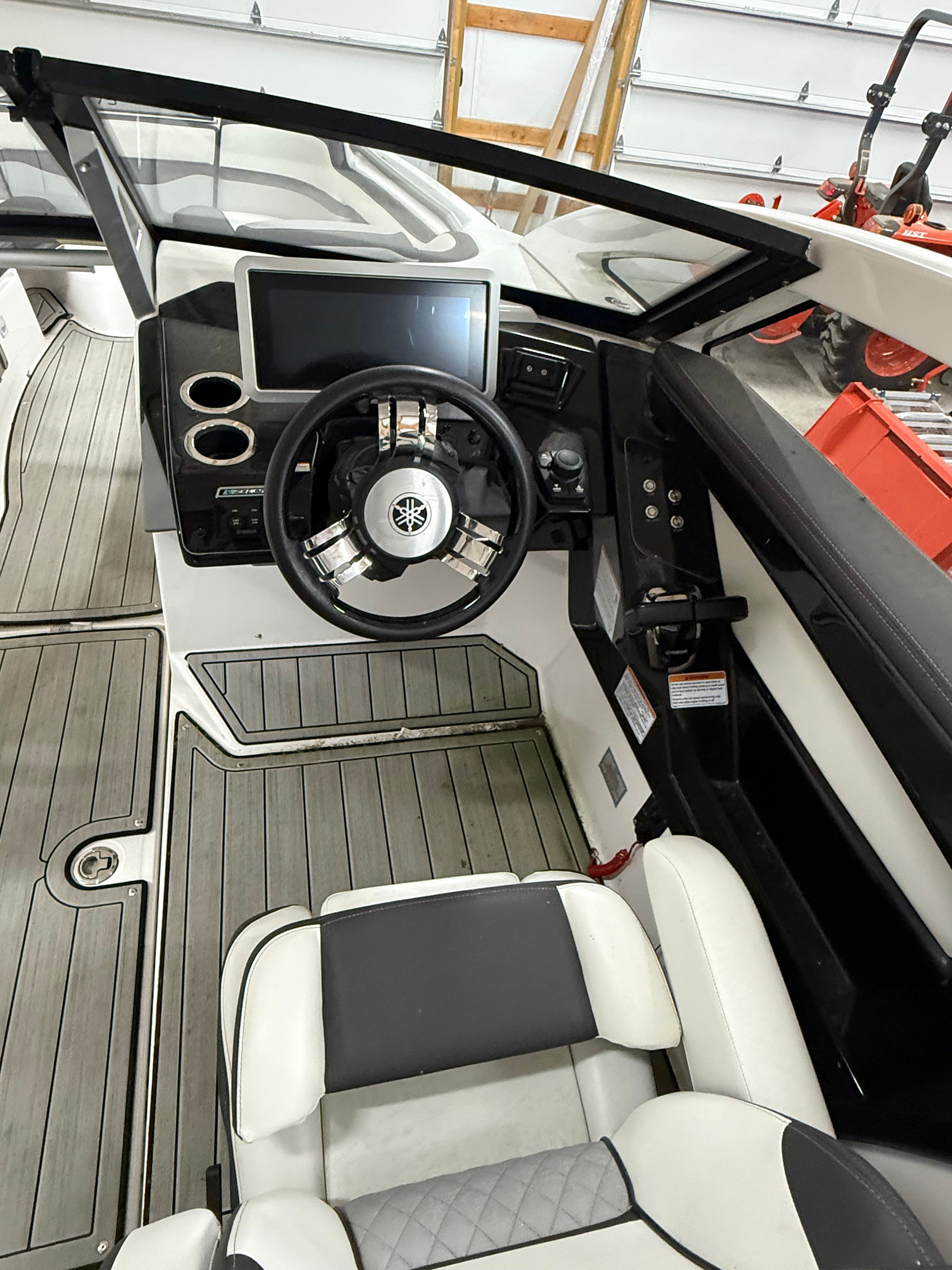 2021 Yamaha Boats 275SD - 14