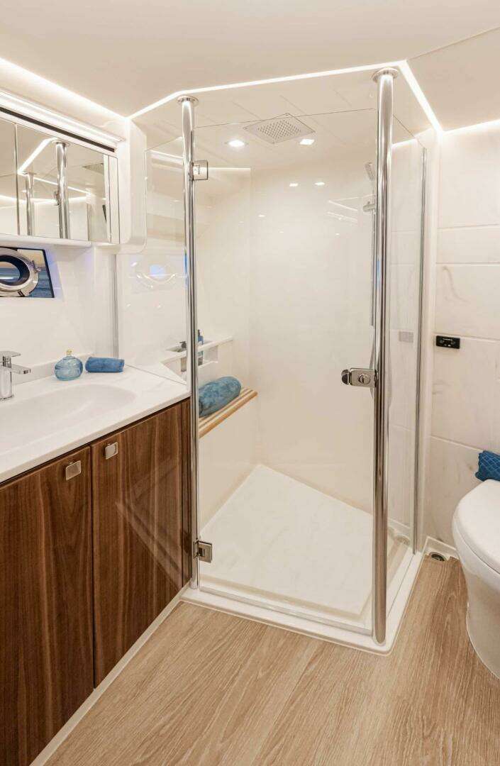 2026 Riviera 6800 Sport Yacht Platinum Edition - Image 23