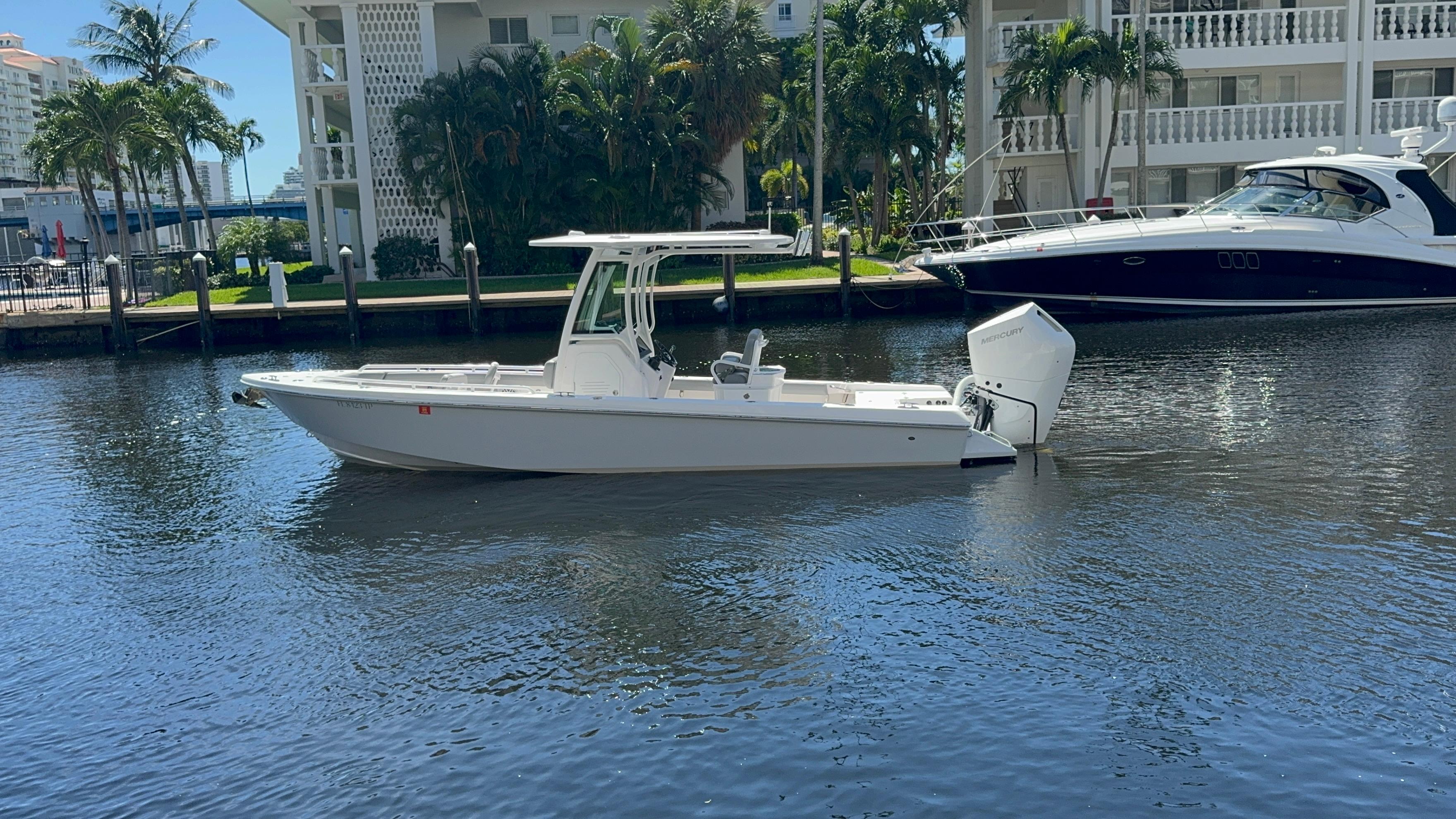 2024 Everglades 253 Center Console