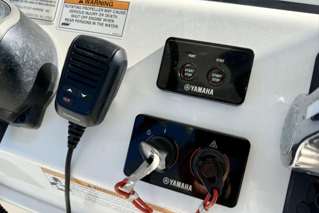 Control panel of a 2019 Regulator 31 boat with Yamaha and Garmin equipment.