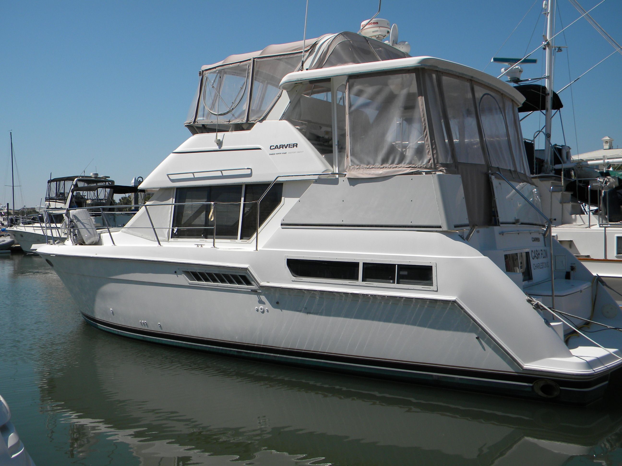 1998 Carver 355 Aft Cabin Motor Yacht