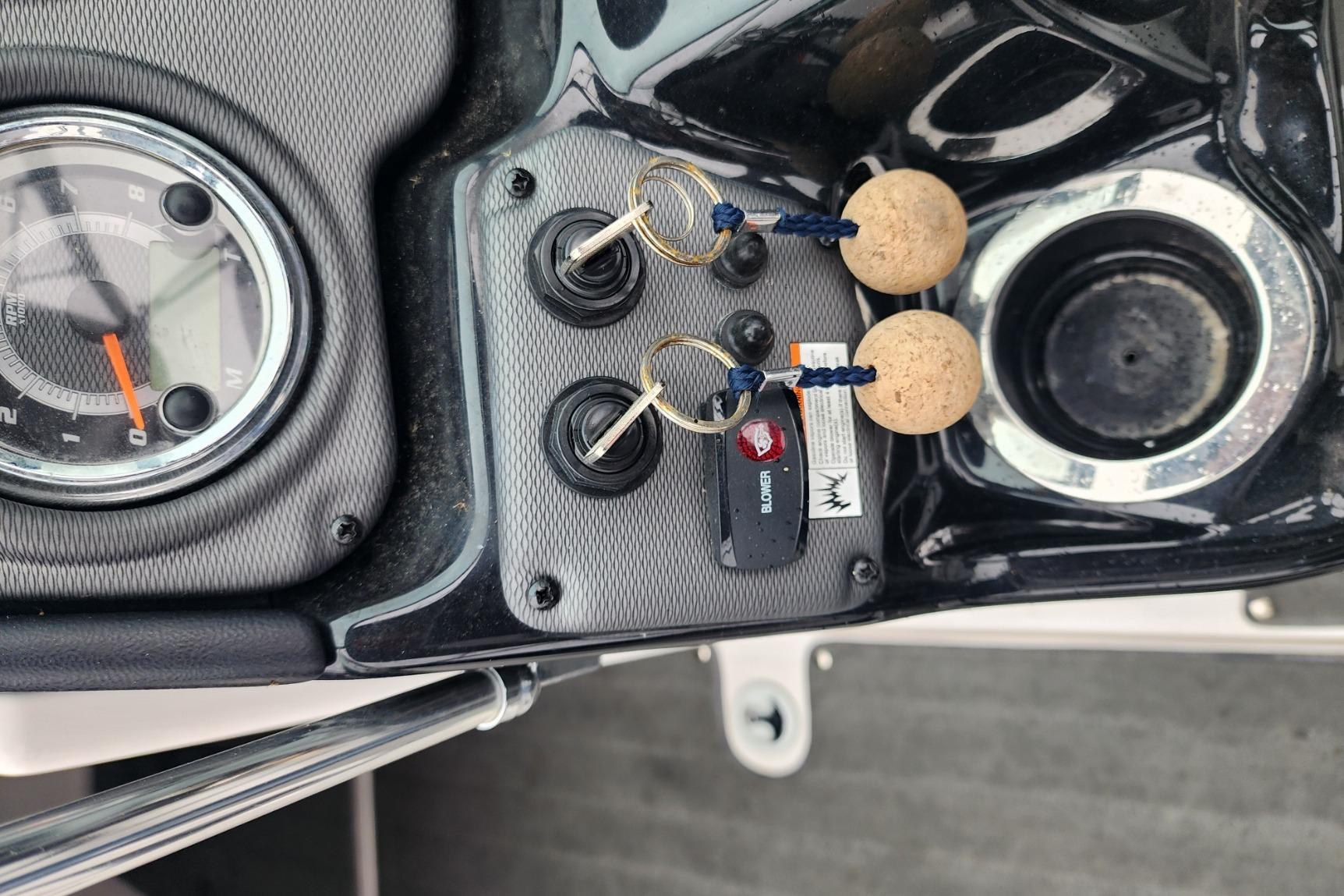Dashboard of 2015 Yamaha Boats 212X with ignition keys and gauge.