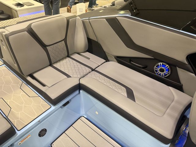 2025 Yamaha Boats 255XD - 18