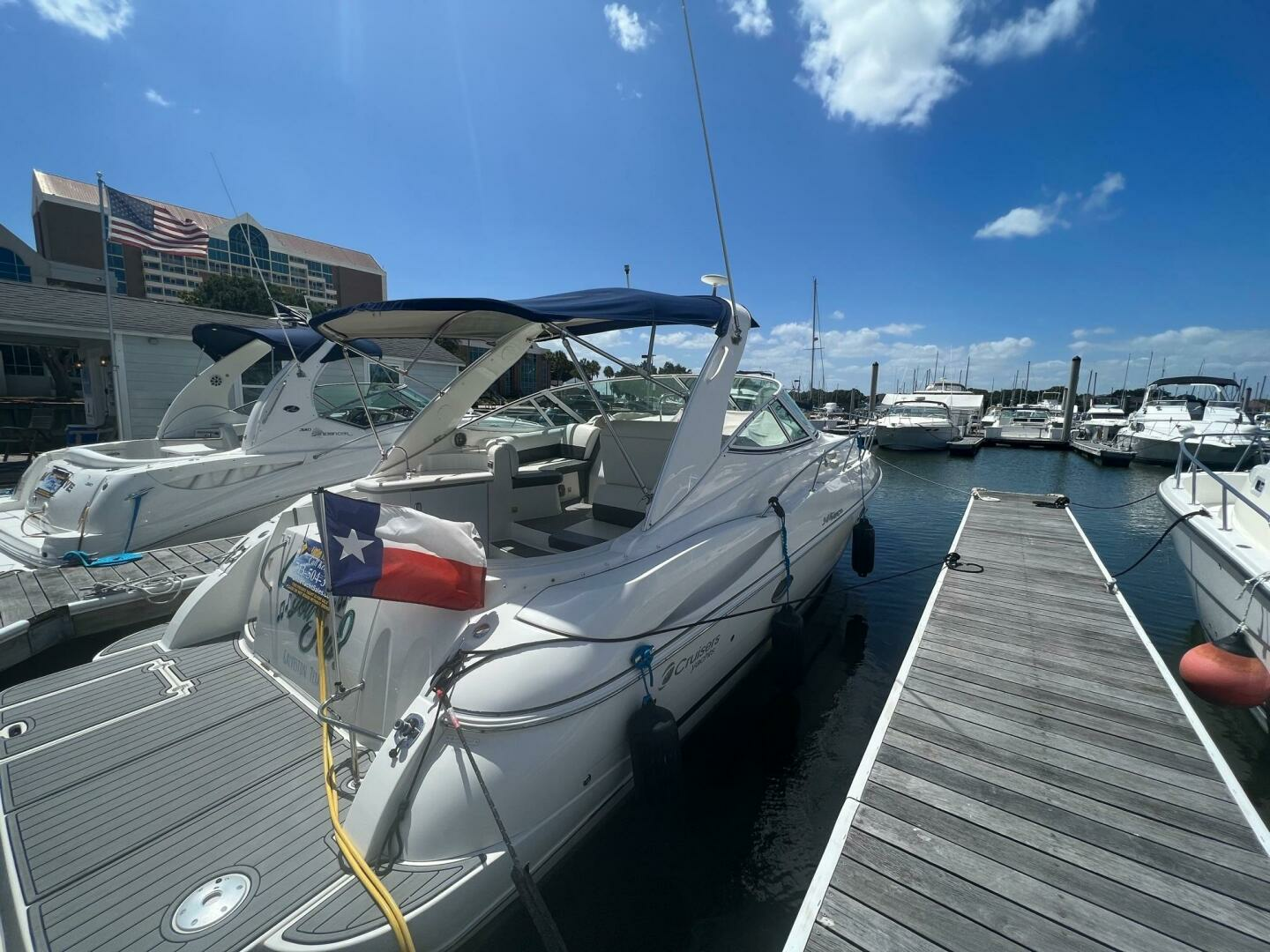 2007 Cruisers Yachts 340 Express - Image 2