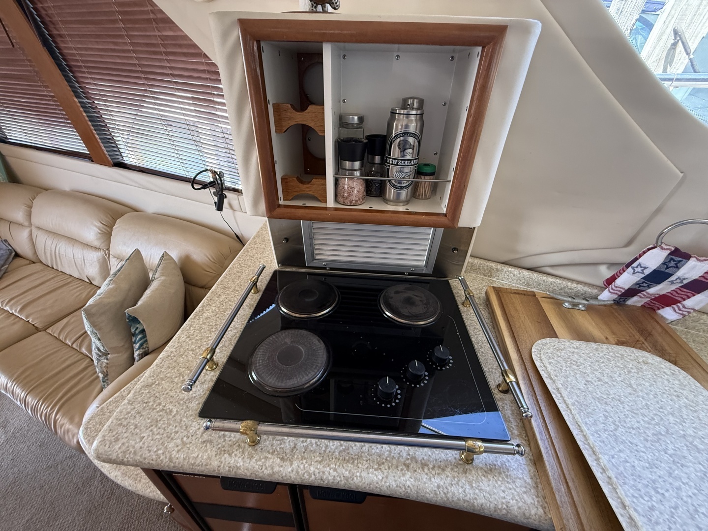1999 Carver 450 Voyager - Image 33