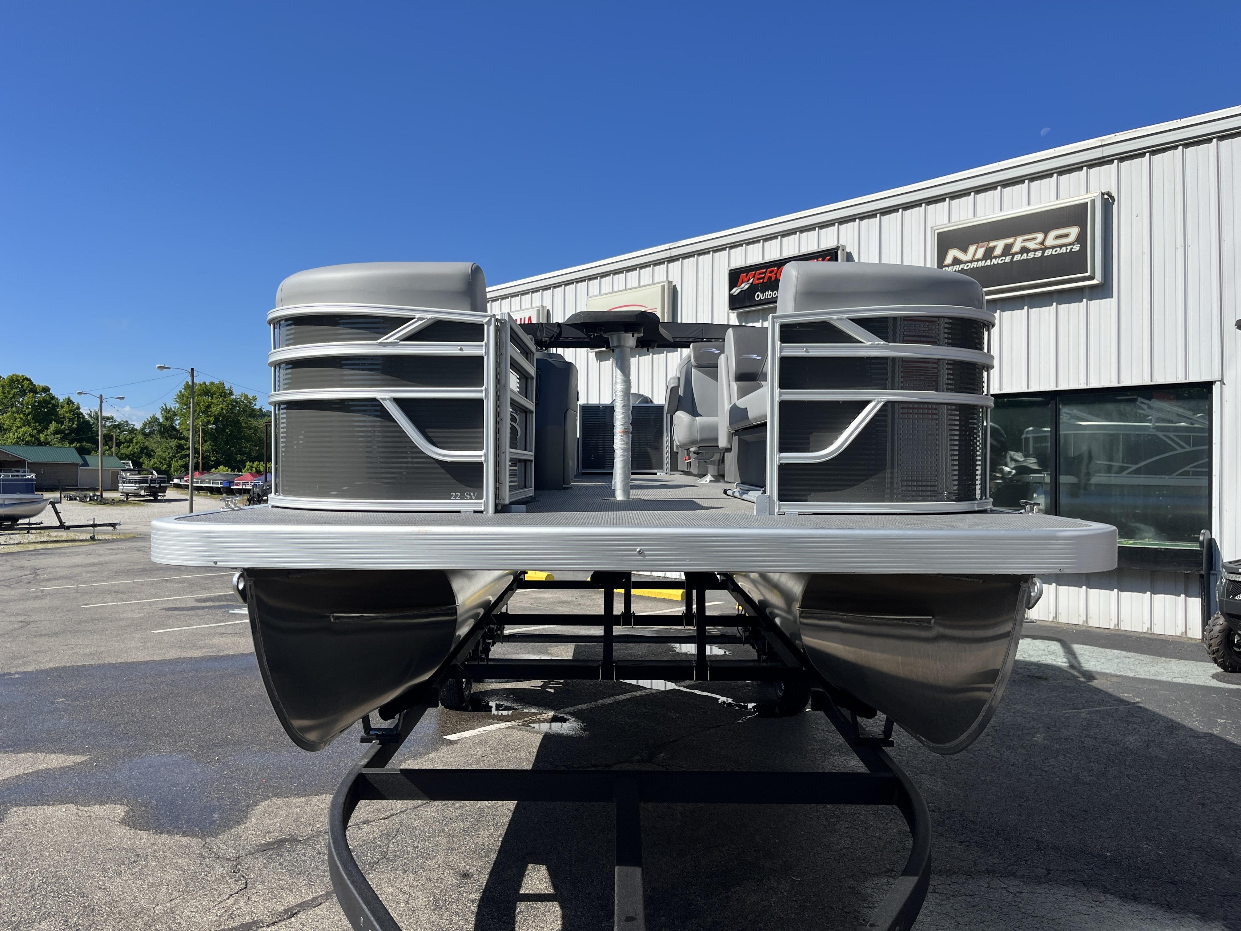 2024 Bennington 22 SVSR pontoon boat displayed outdoors at a dealership.
