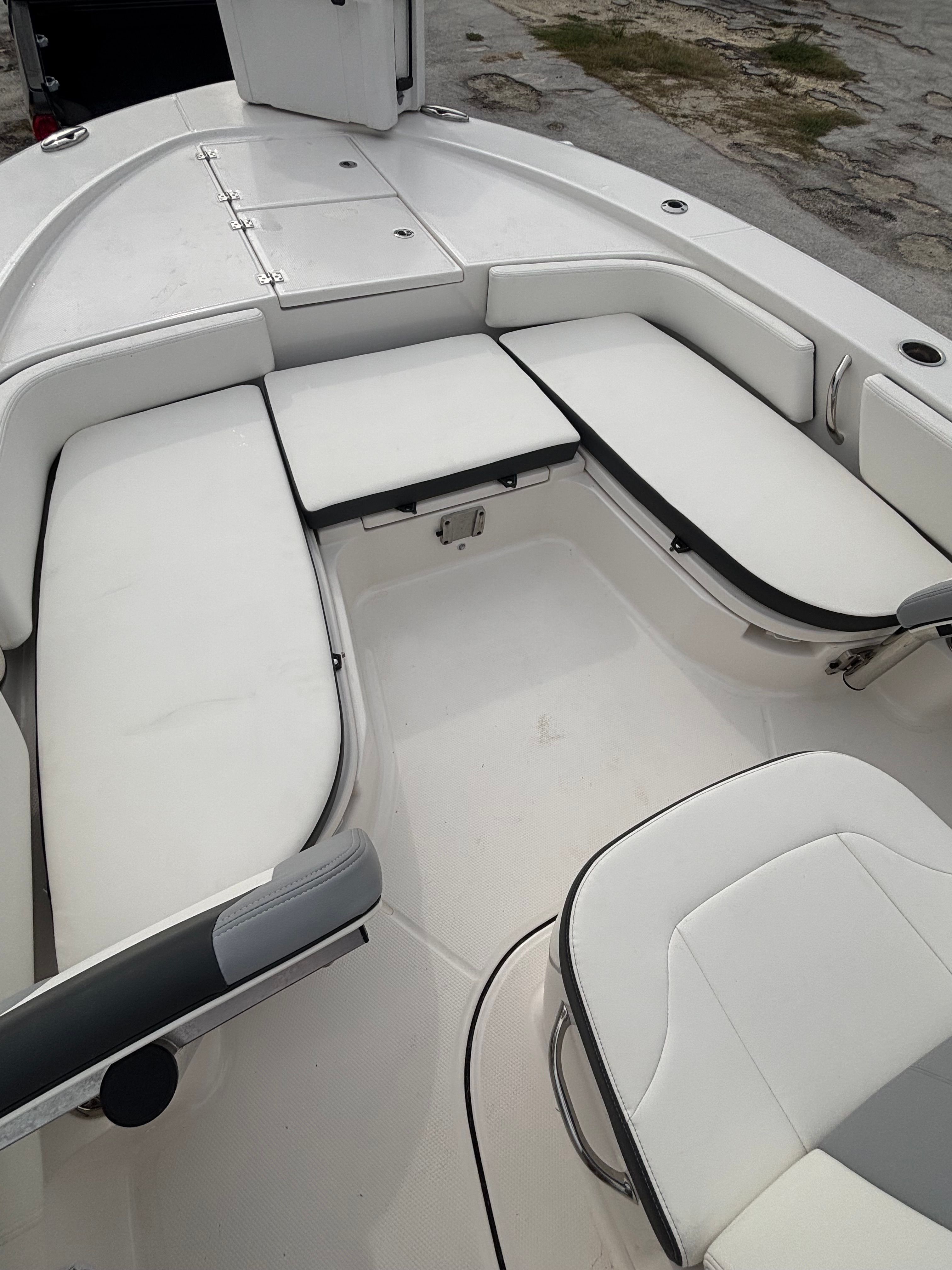 2024 Robalo CAYMAN - 30