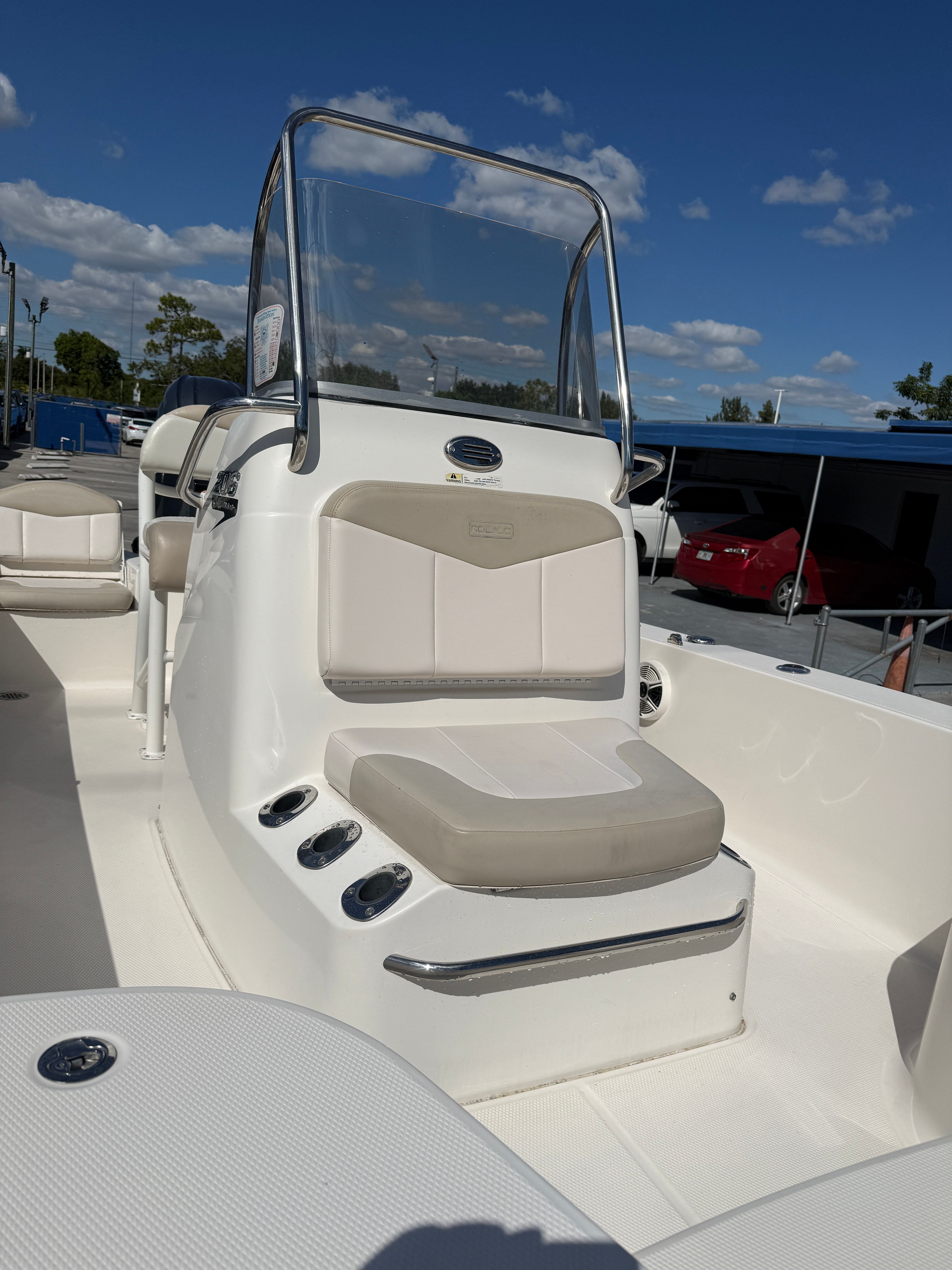 2017 Robalo 206 Cayman - 6