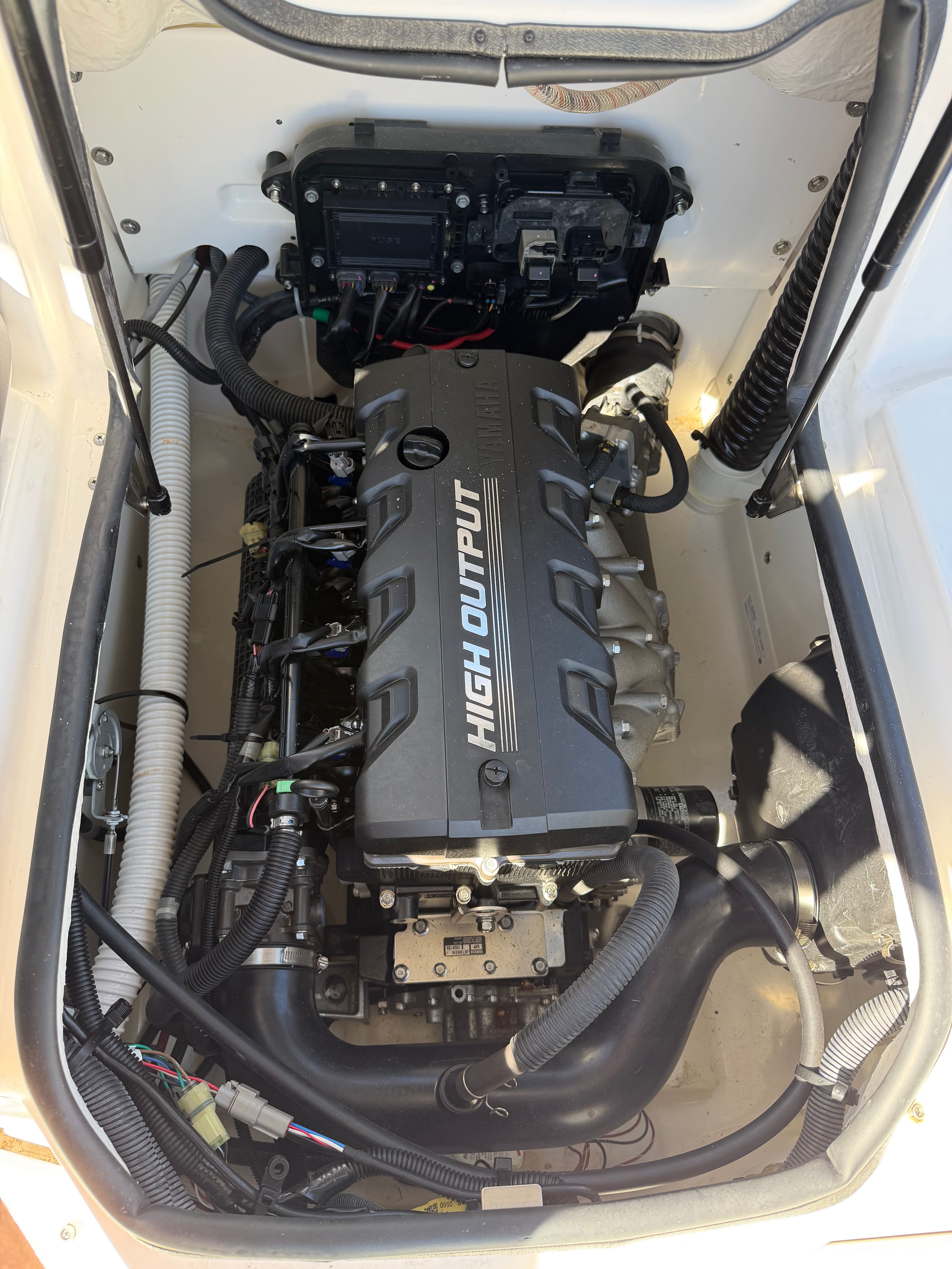 2022 Yamaha Boats AR190 - 14