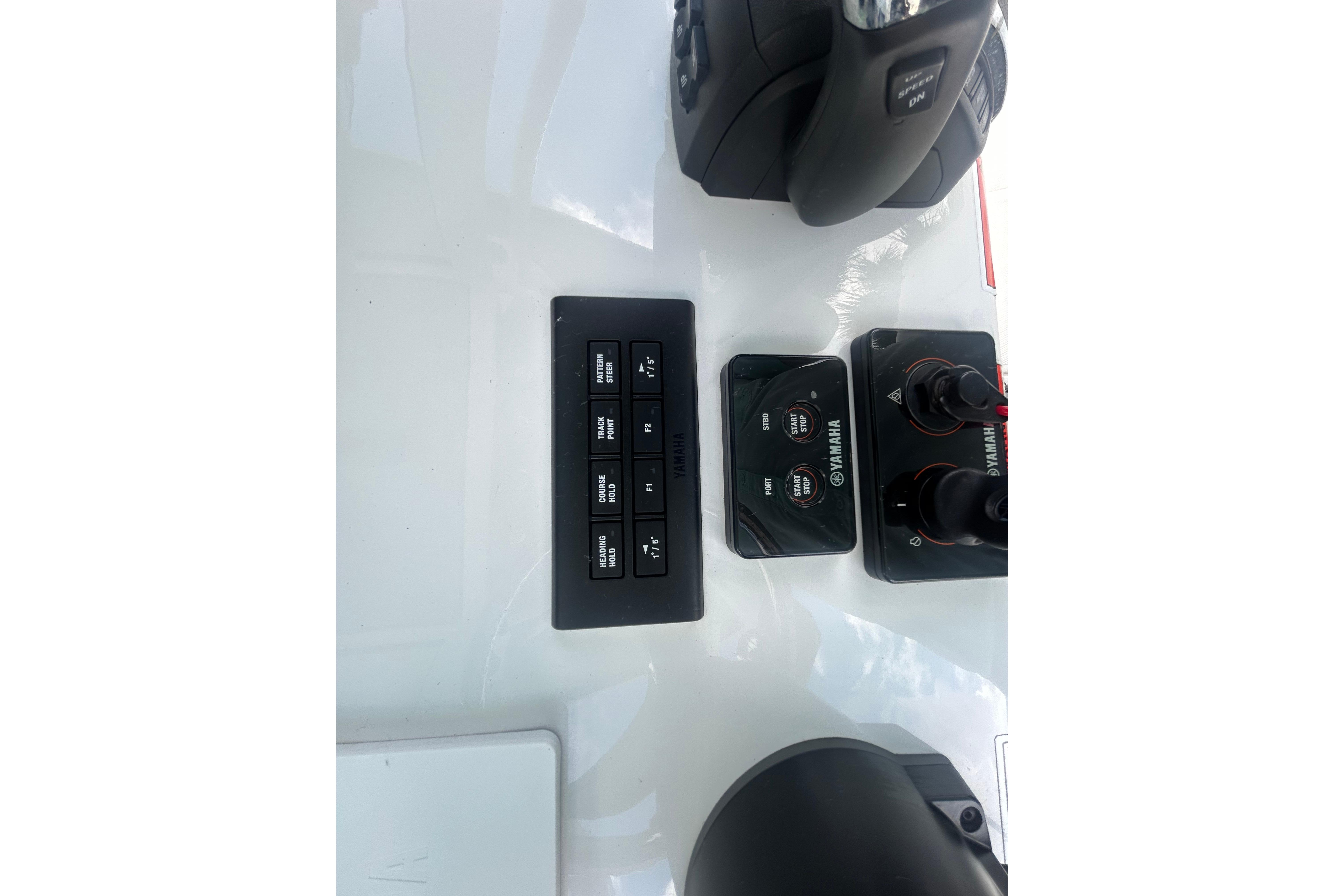 Control panel of 2023 Sea Hunt Gamefish 27 Coffin Box boat with Yamaha controls.