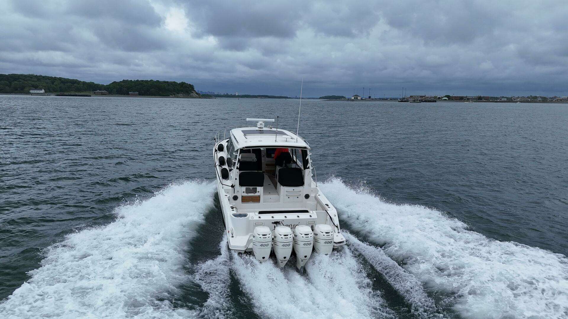 2021 Boston Whaler 405 Conquest - Image 11