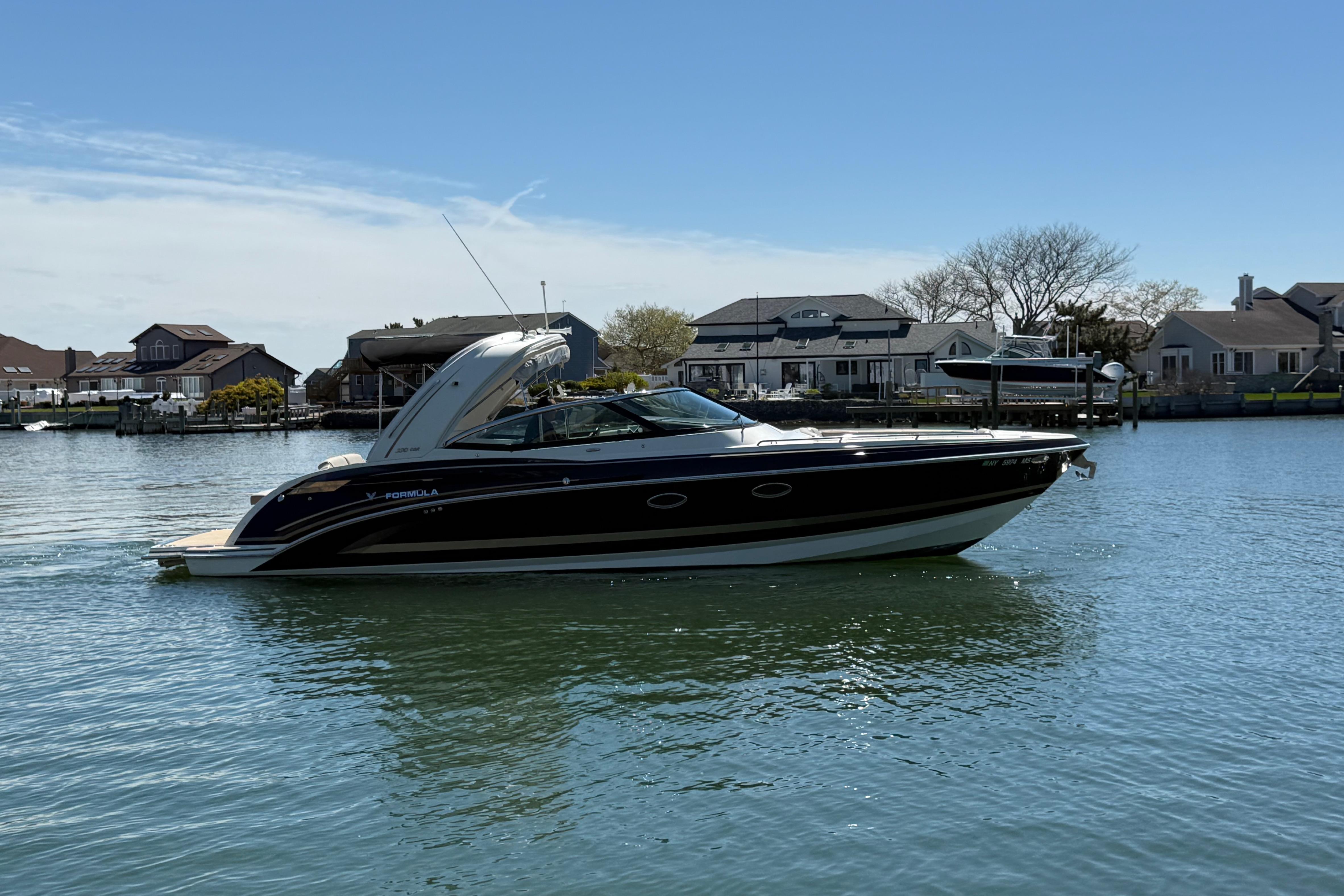 2015 Formula 330 Crossover Bowrider