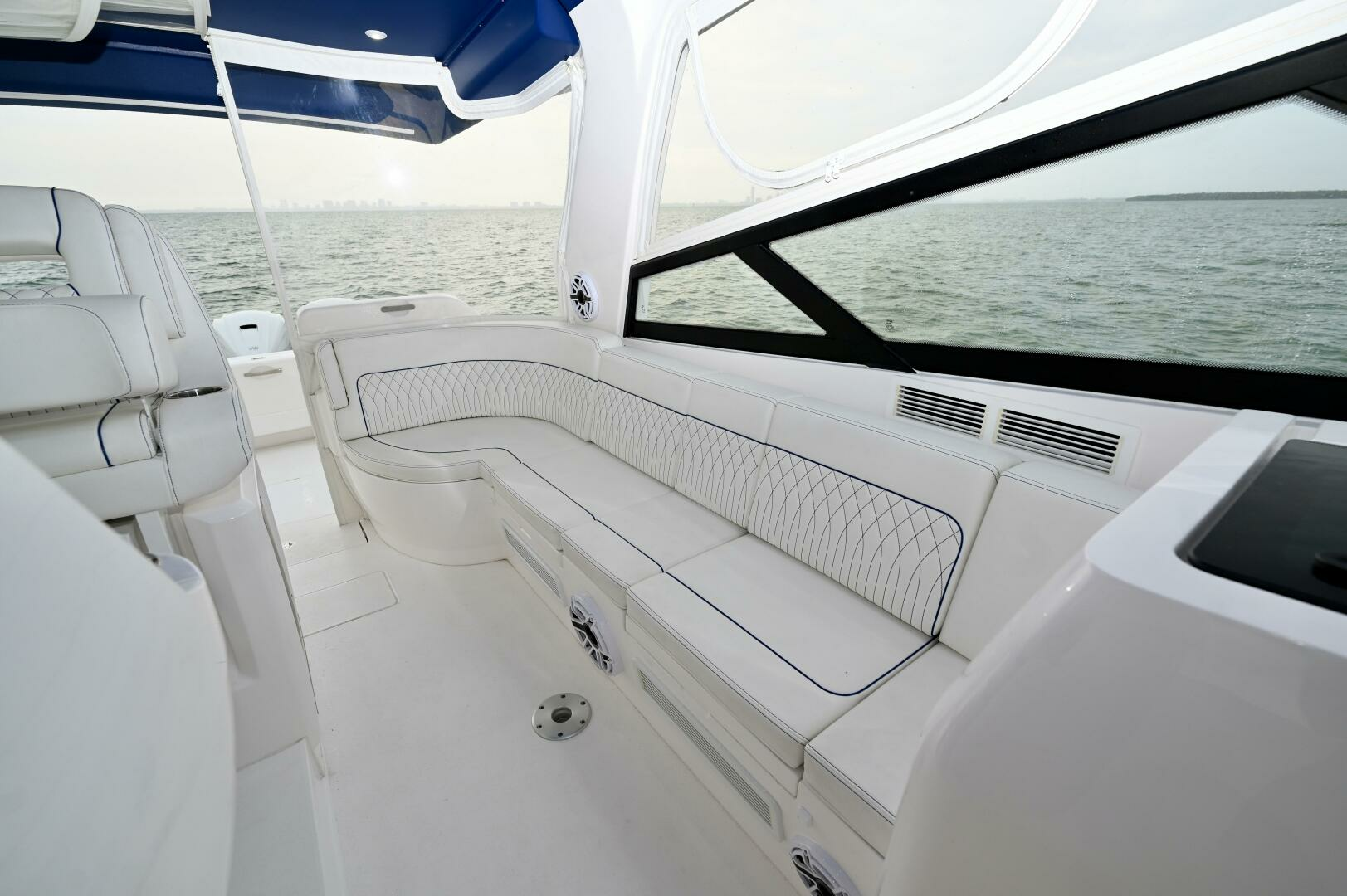 2021 Intrepid 438 Evolution - Image 19