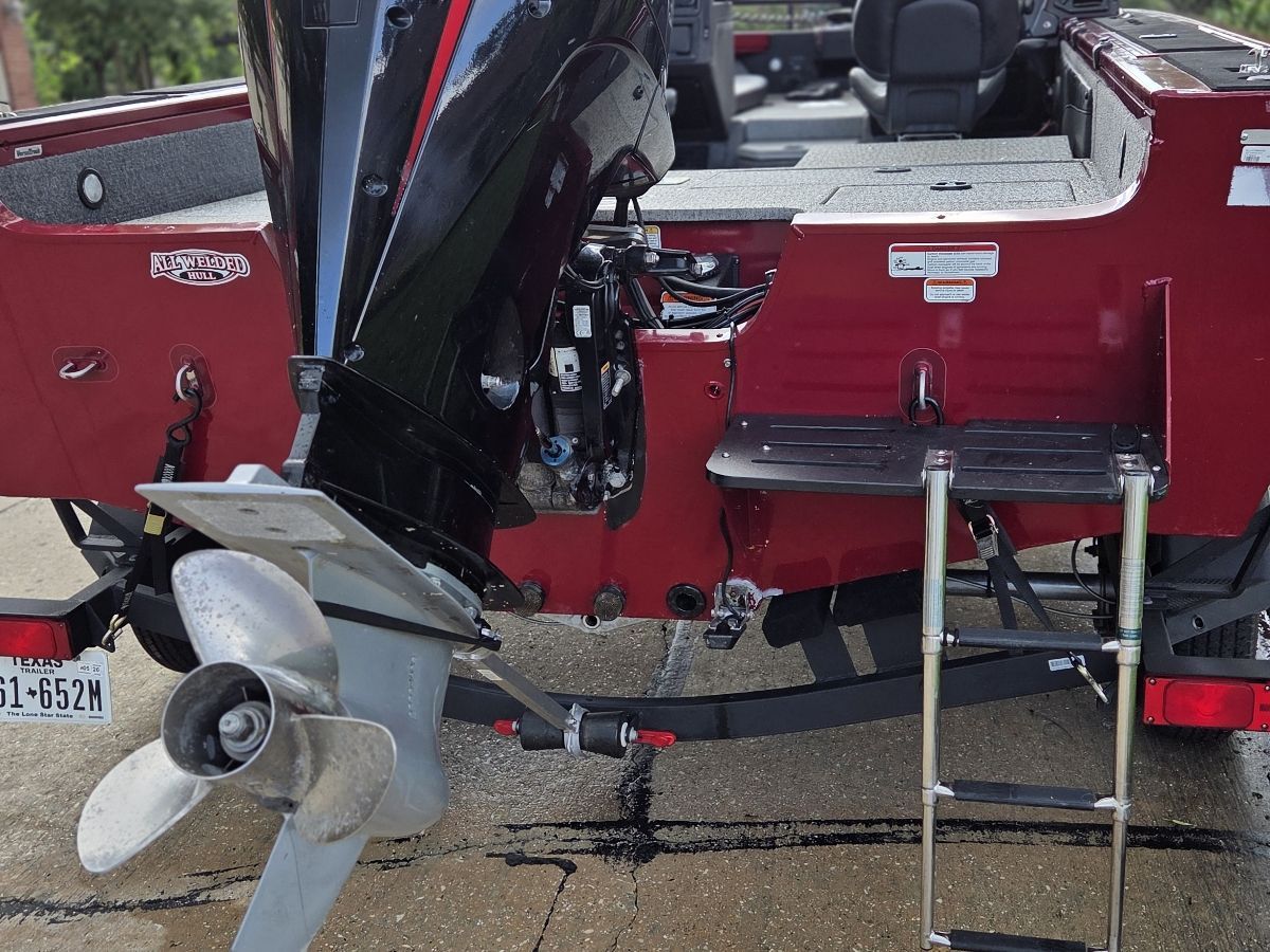 Rear view of a 2022 Tracker Targa V-19 TE boat.