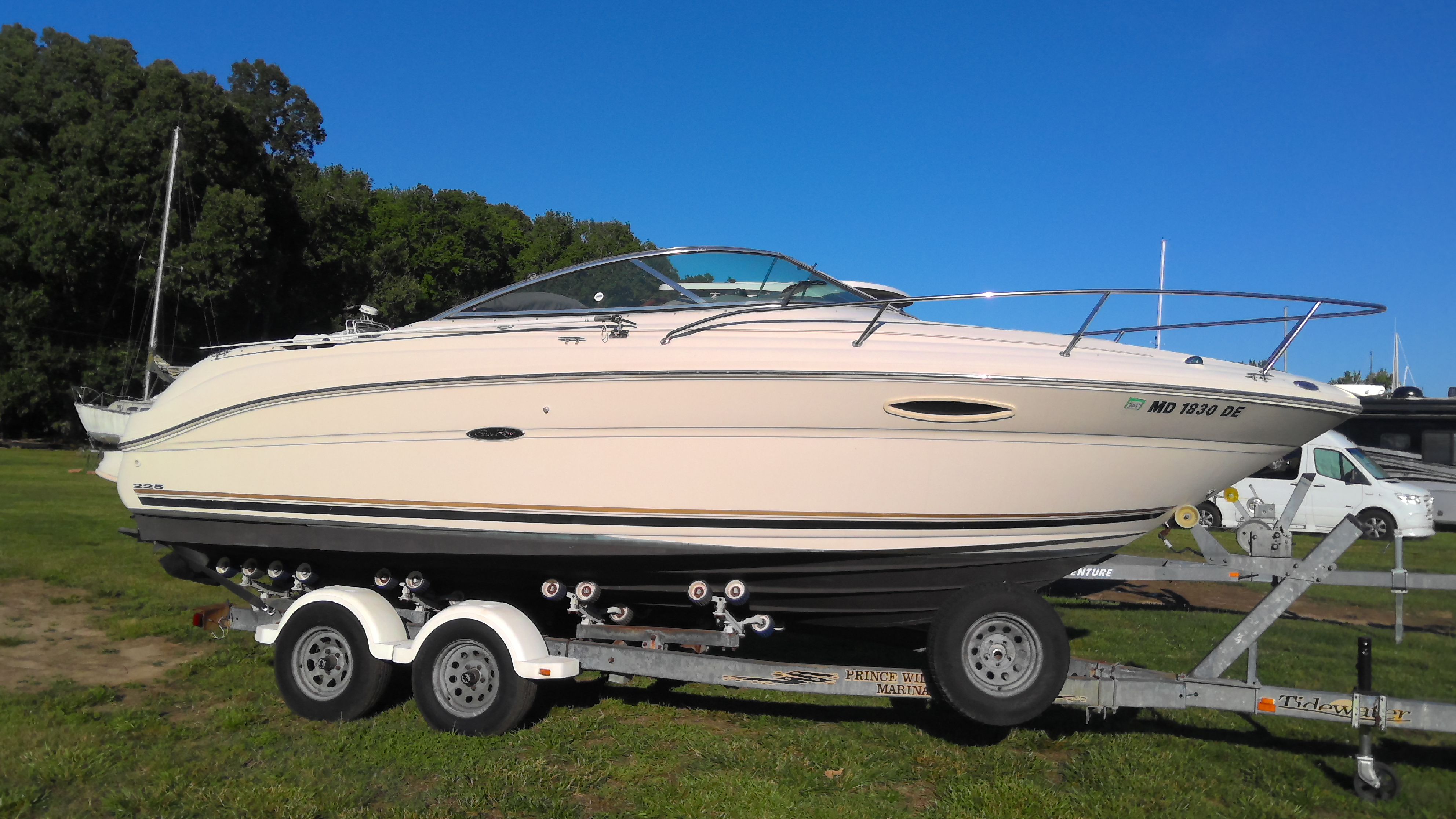 2004 Sea Ray 225 Weekender