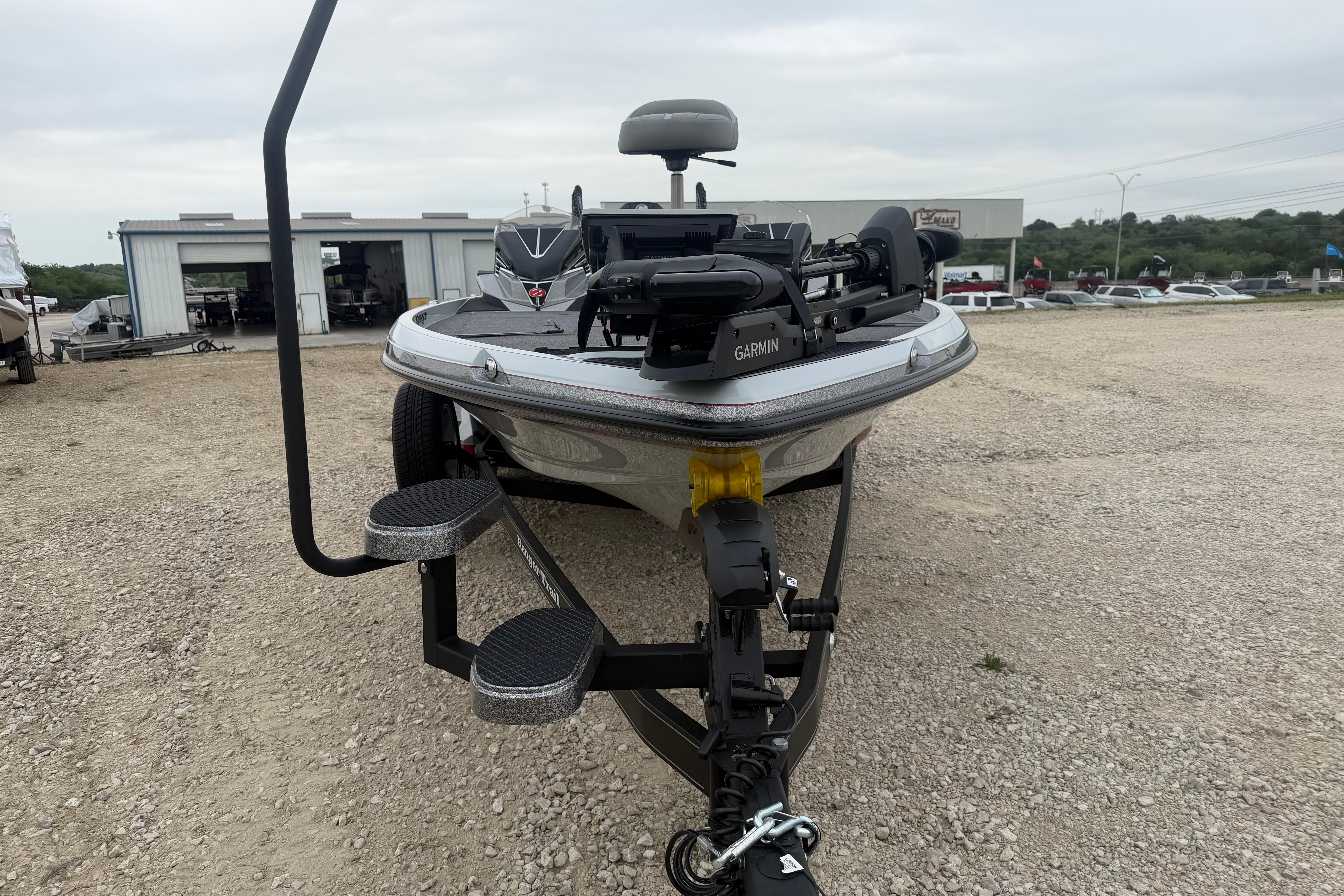 2026 Ranger Z521R Cup-Equipped boat on trailer, featuring Garmin equipment, parked outdoors.