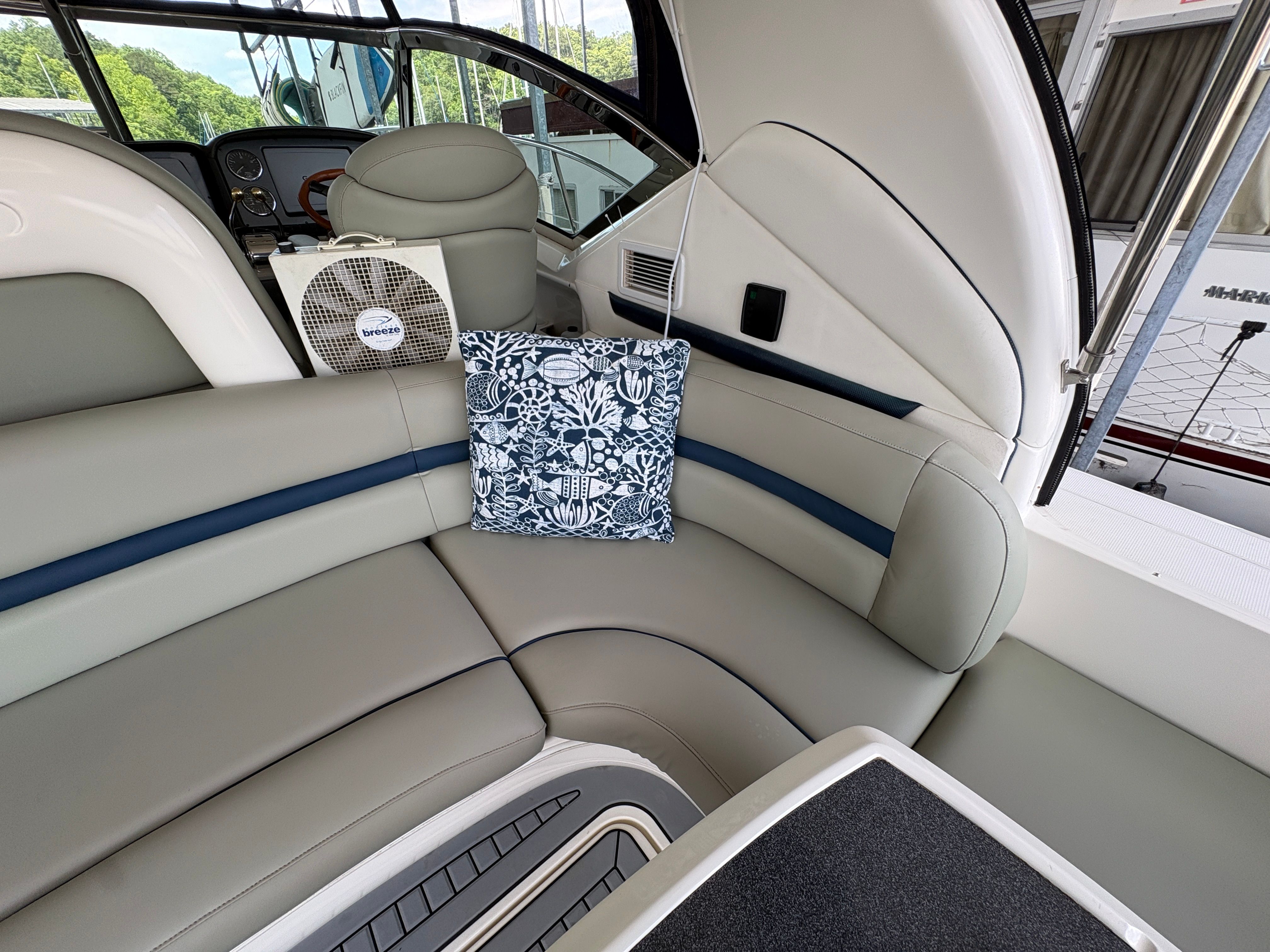 Interior of a 2005 Sea Ray 420 Sundancer yacht.