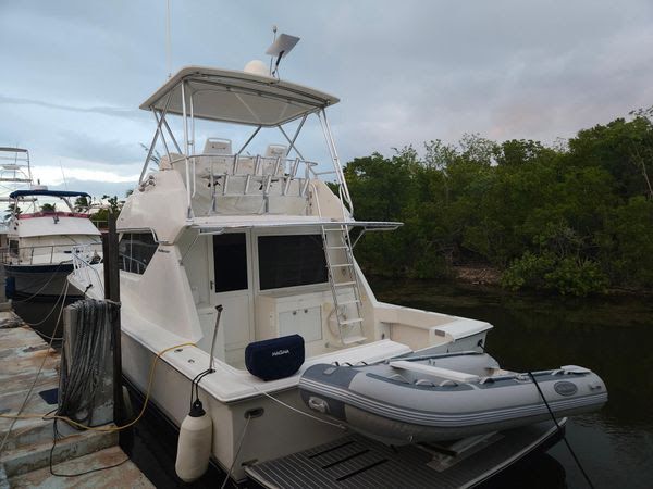 1995 Hatteras 39 Convertible - 3
