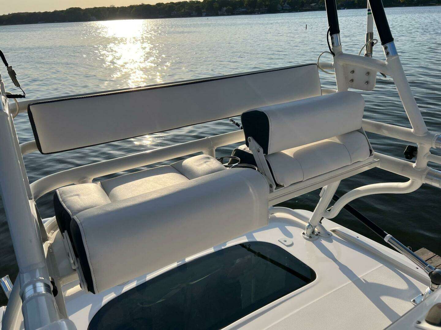 2012 Everglades 350 LX - Image 27