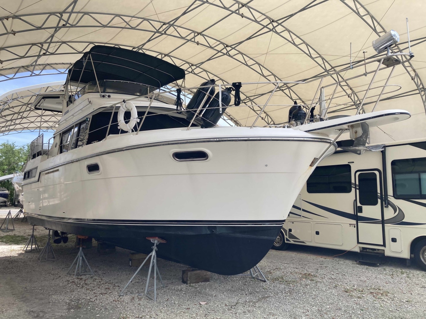 1989 Carver 3807 - Image 2