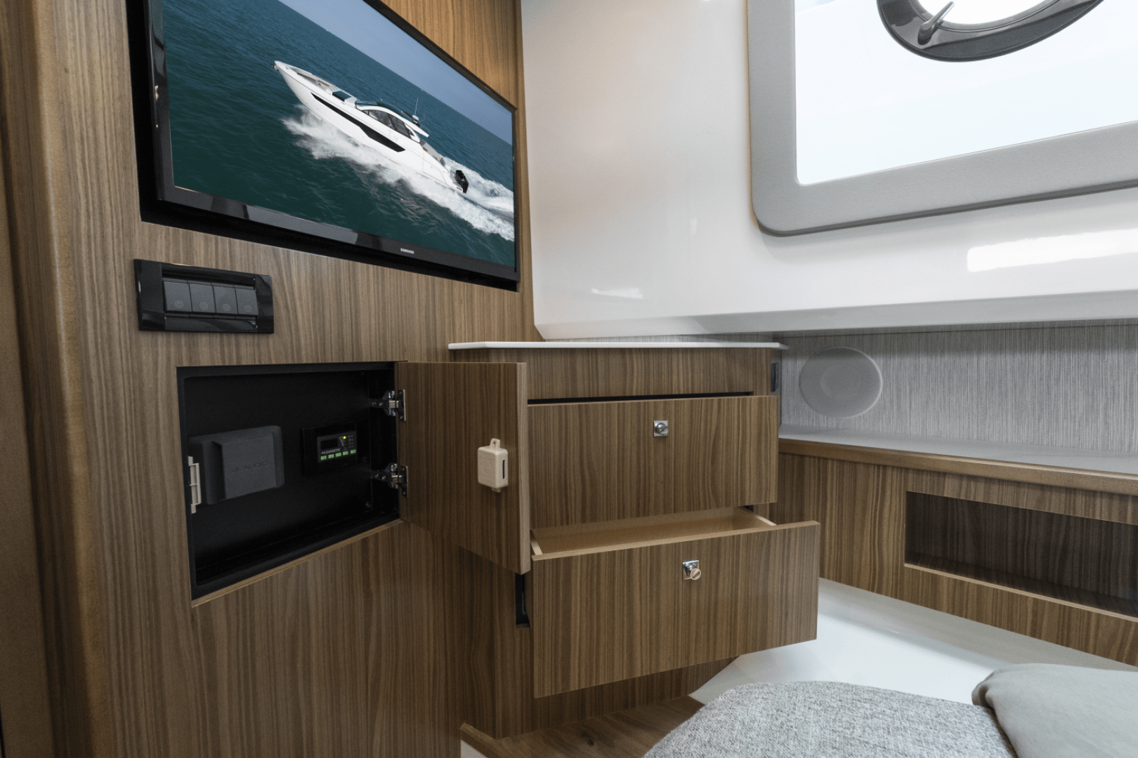 2026 Cruisers Yachts 50GLS OB - Image 47
