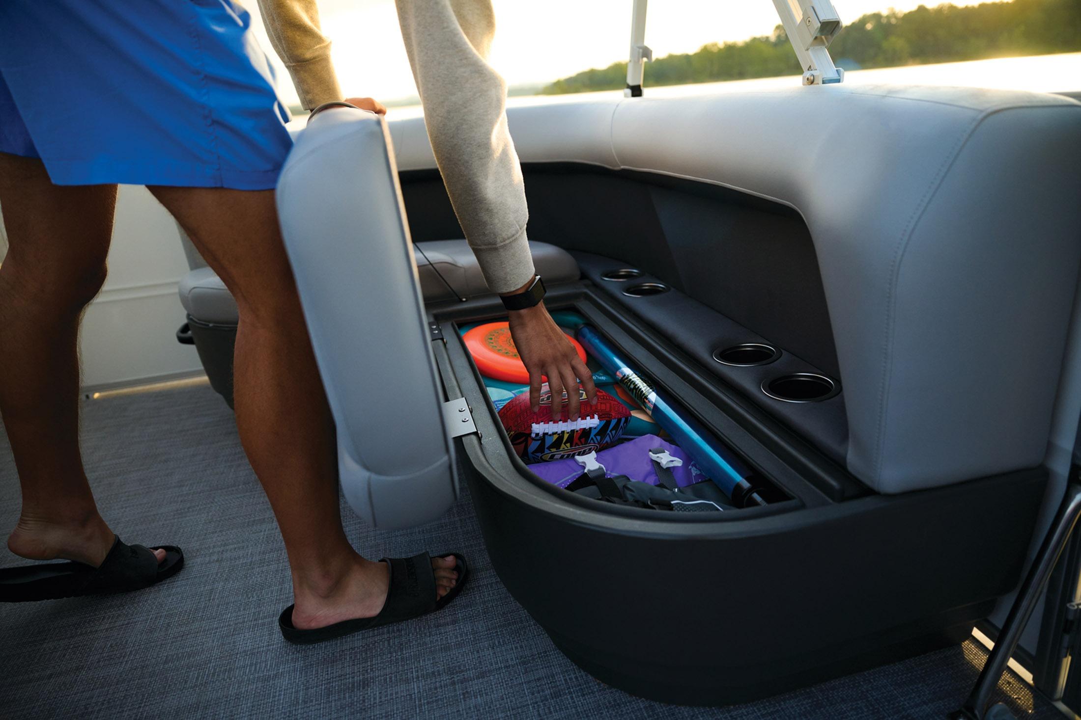 2026 Sun Tracker Party Barge 16 DLX - 26