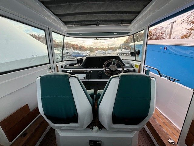 2023 Axopar 28 Cabin - 13