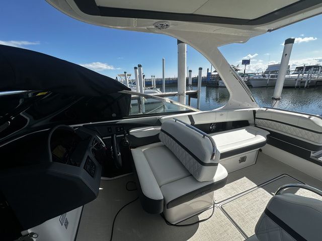 2023 Regal 2800 Bowrider - 12