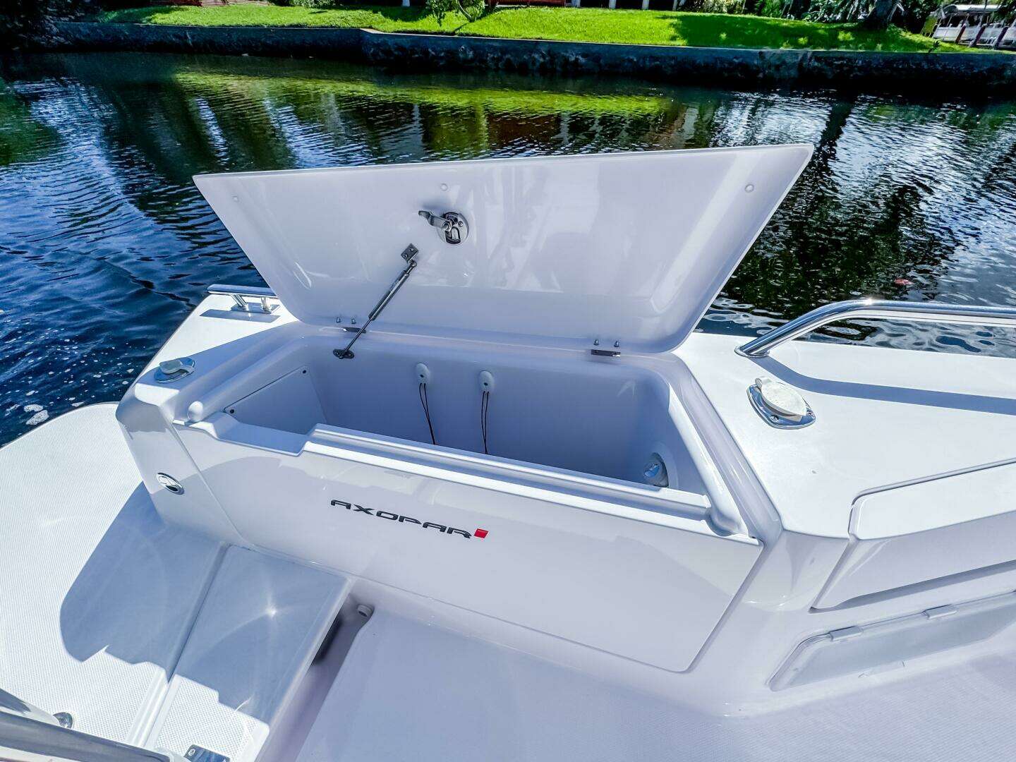 2024 Axopar 37 Sun Top - Image 12