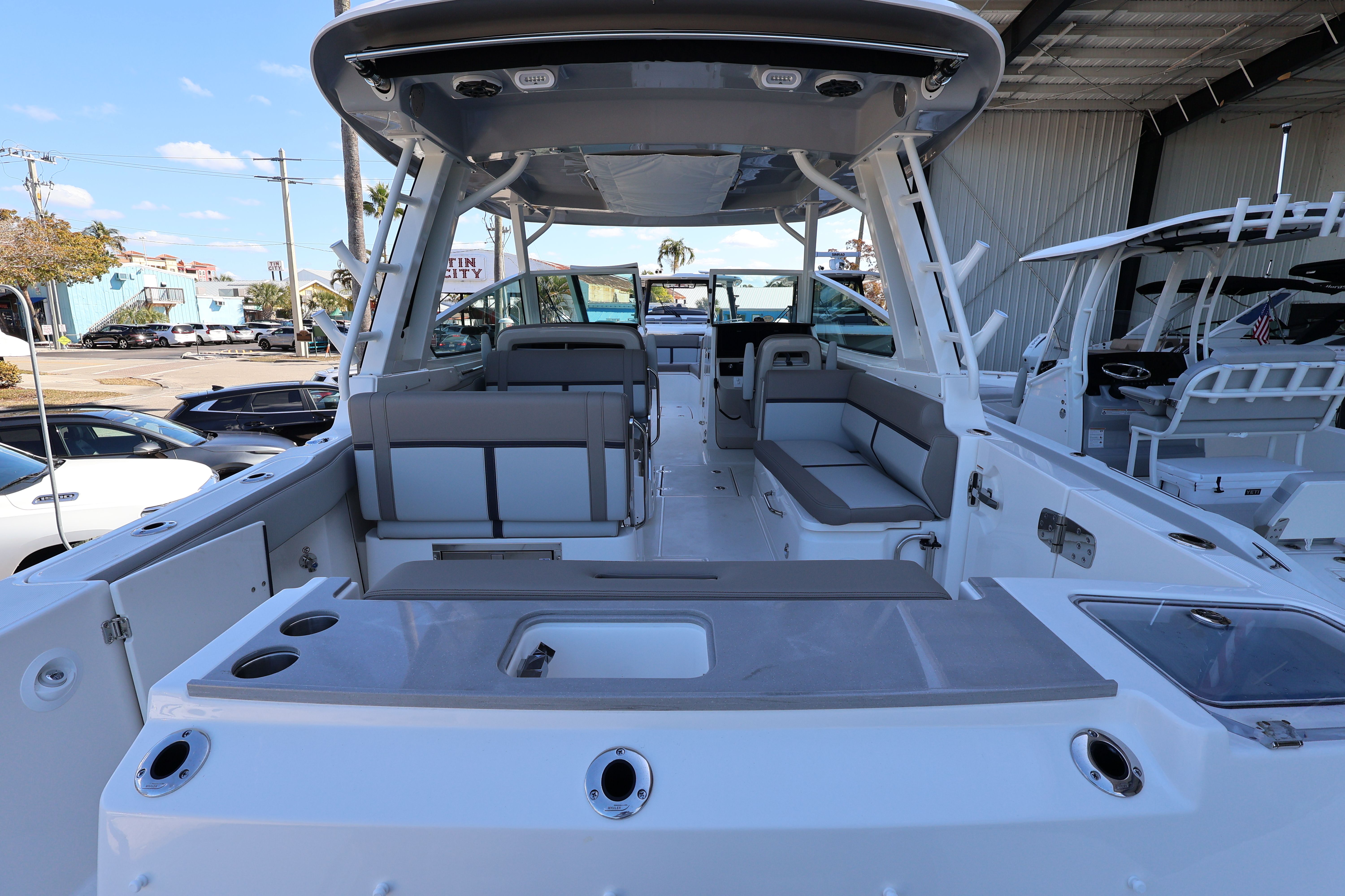 2026 Boston Whaler 330 Vantage - 9