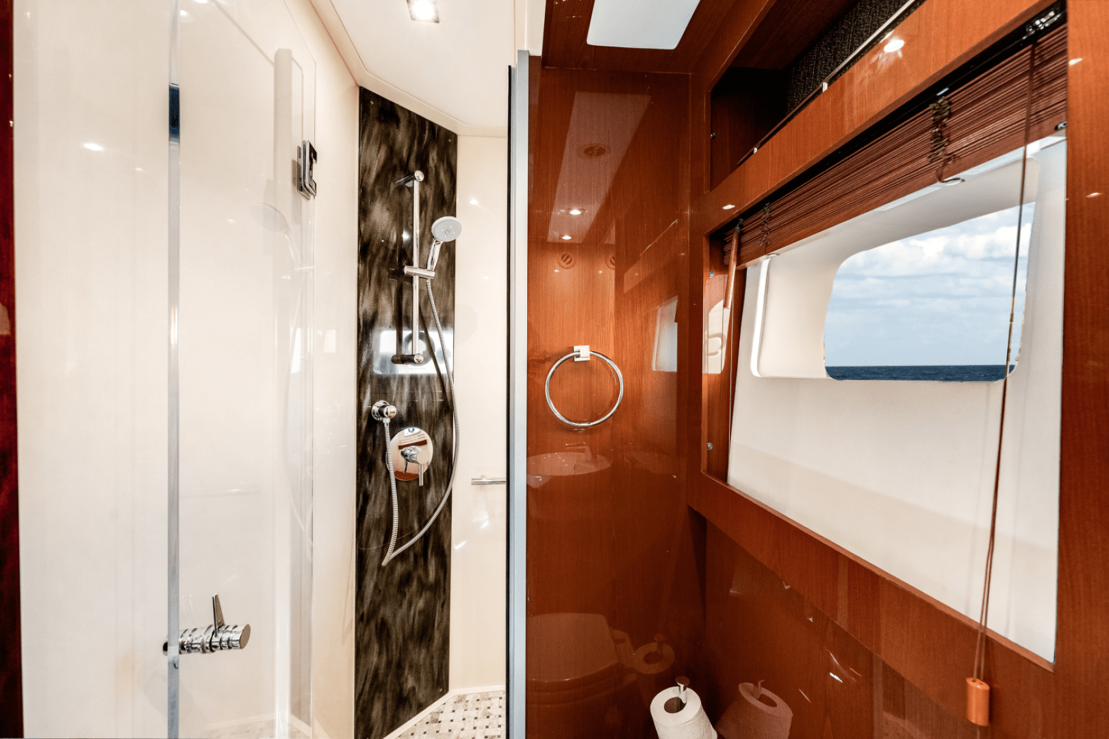 2017 Sea Ray 510 FLYBRIDGE - Image 22
