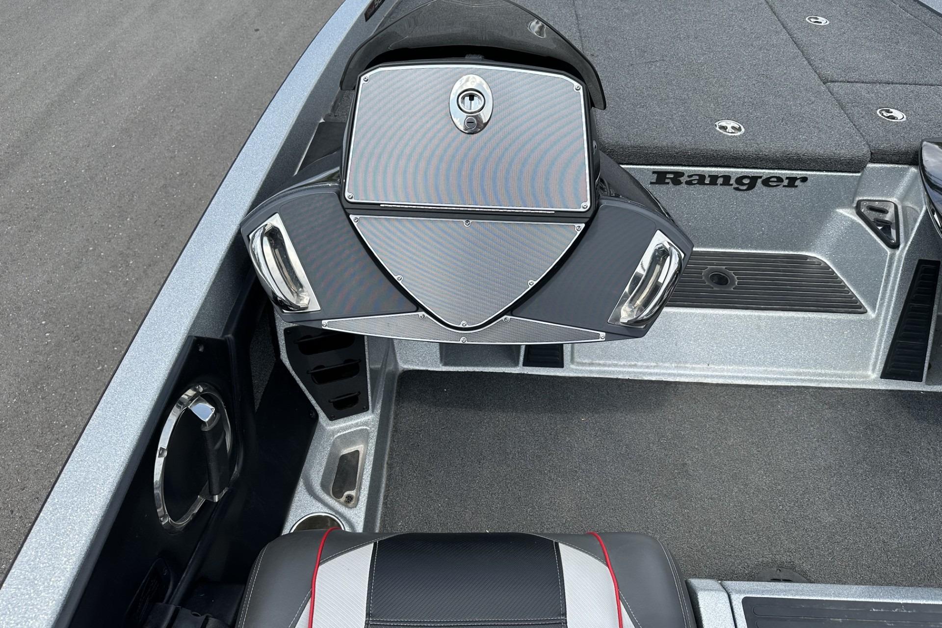 2018 Ranger Z518 boat interior with sleek design and modern features.