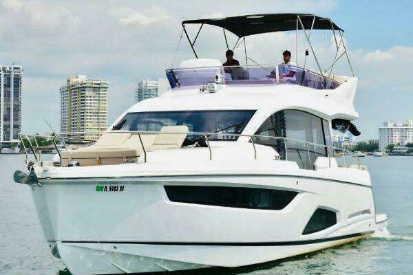 2019 Sealine F430