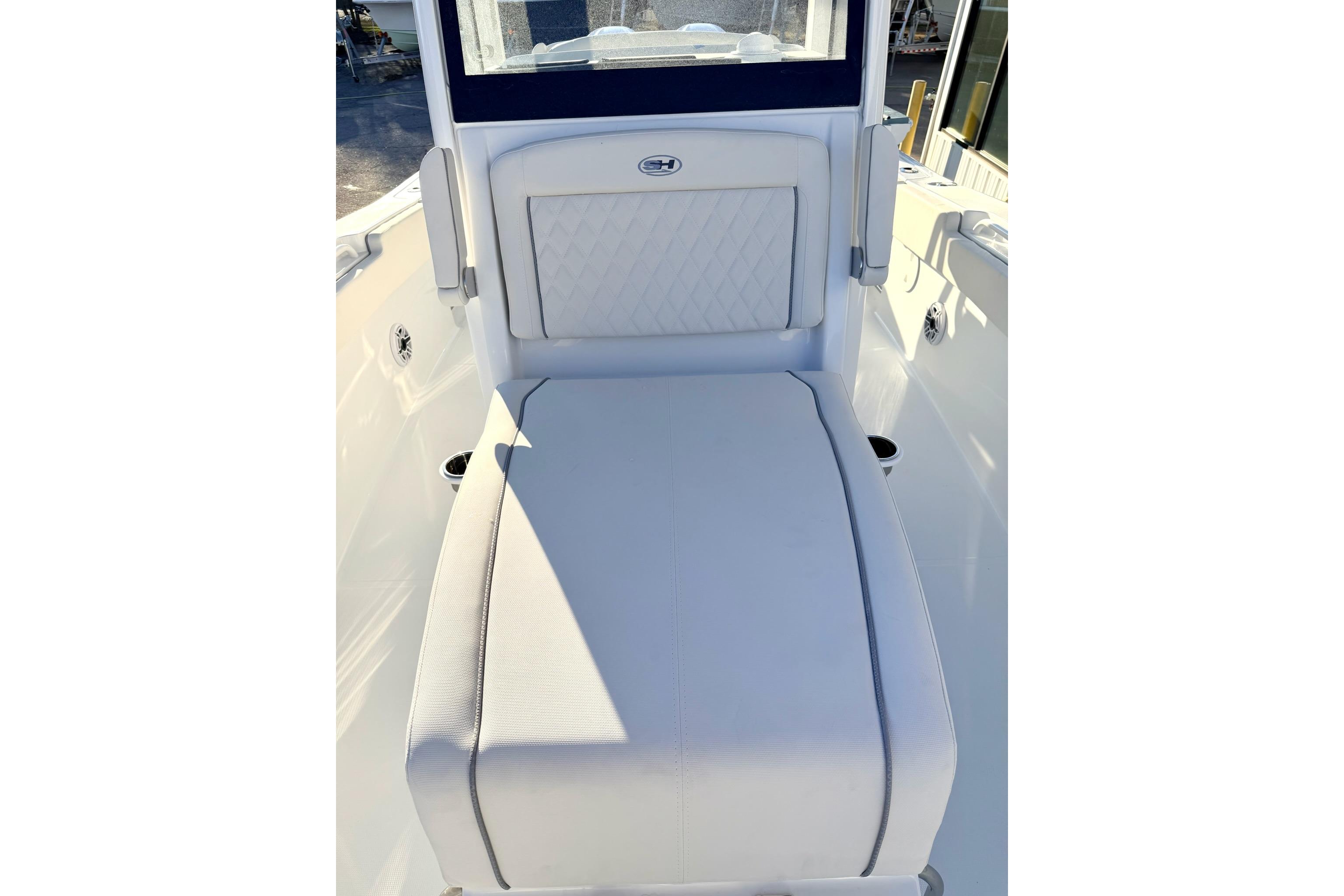 2026 Sea Hunt Ultra 275 Coffin Box with cushioned seating and storage.