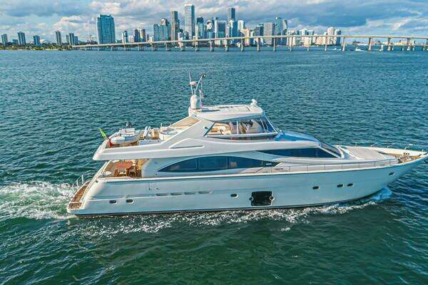 2011 Ferretti Yachts 830