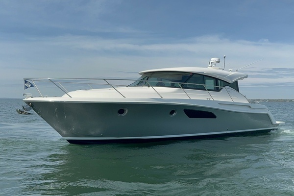 2016 Tiara Yachts C44 Coupe