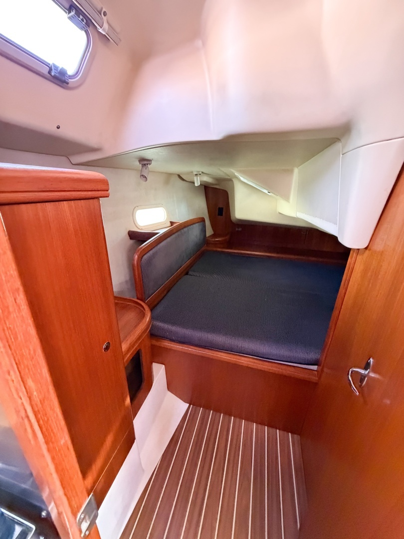 2005 Hunter 36 - Image 40