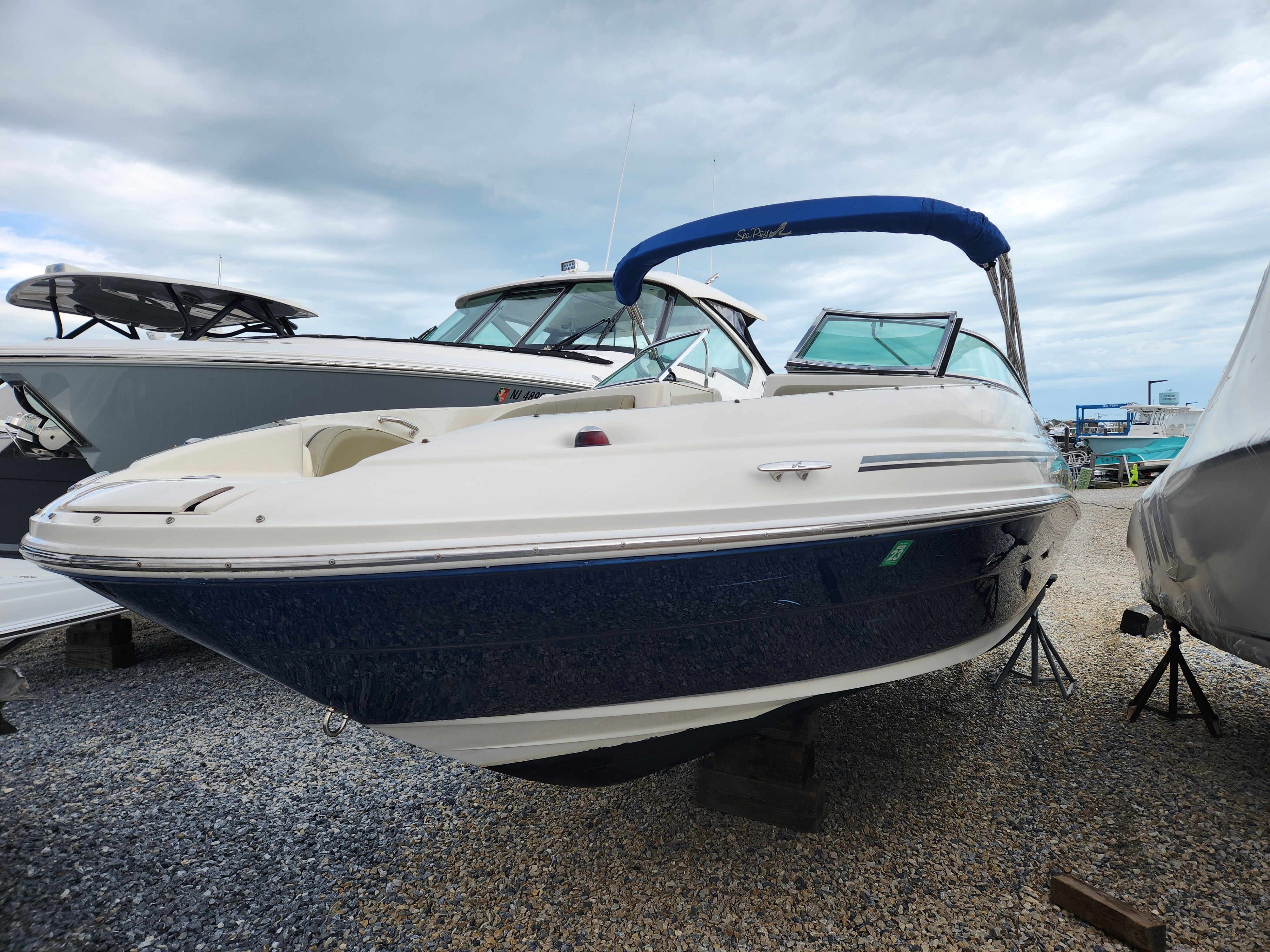 2006 Sea Ray 220 Sundeck