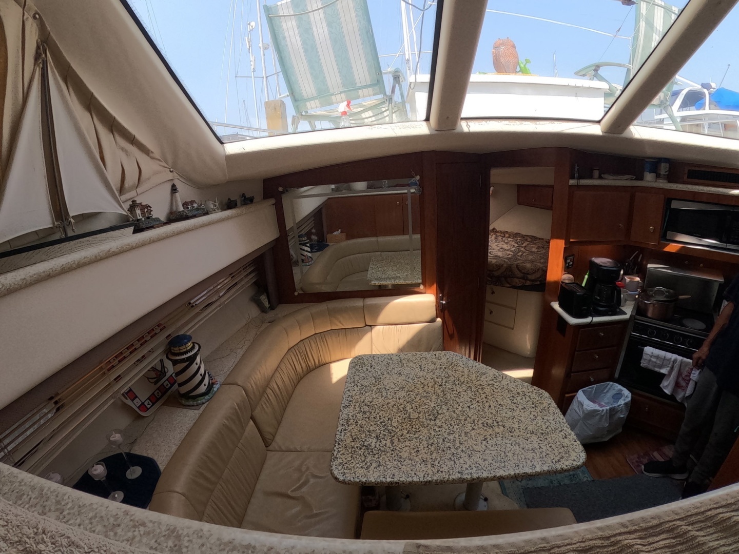 2000 Carver 406 Motor Yacht - Image 7