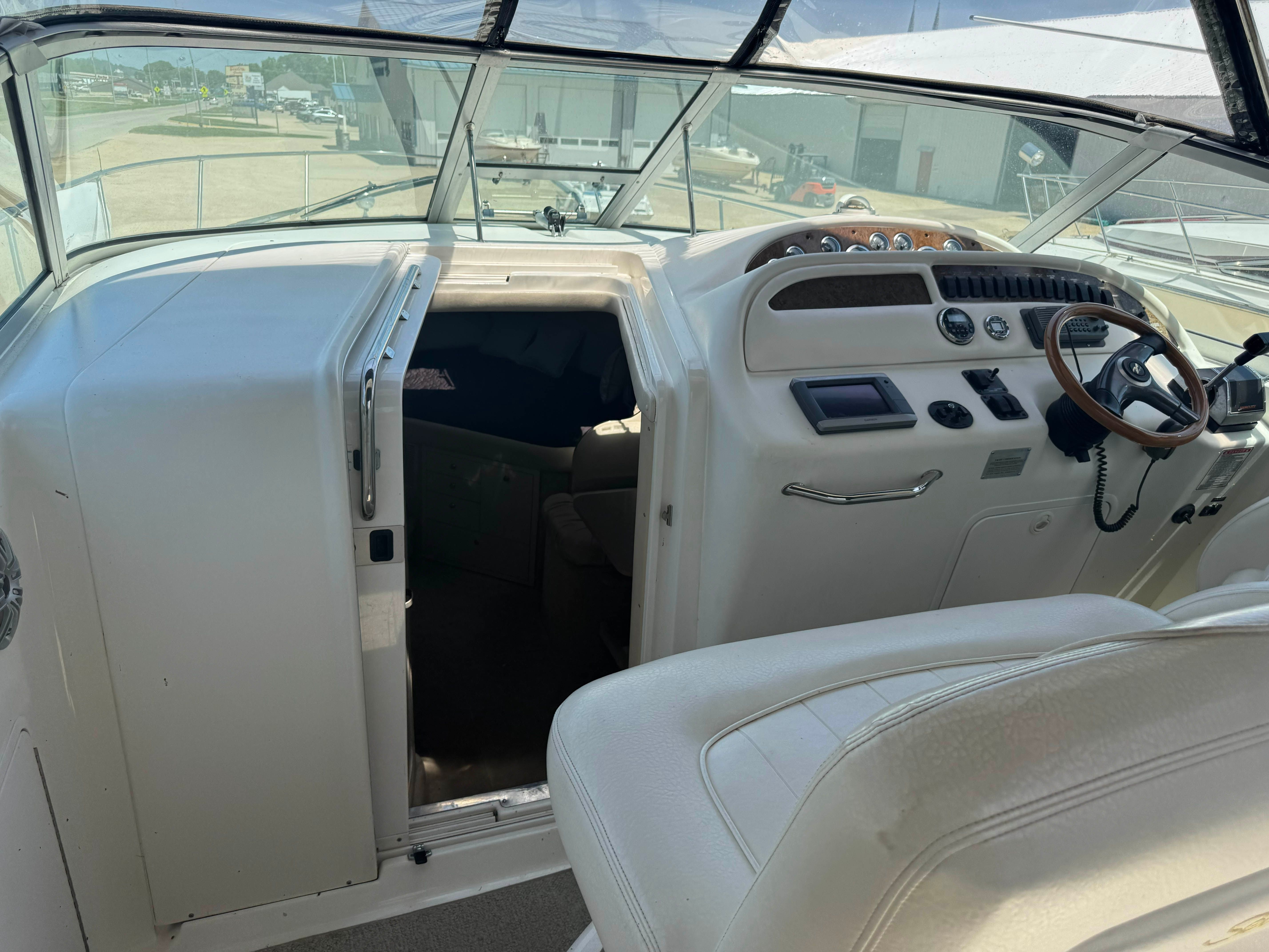 2000 Sea Ray Sundancer 310 - 11