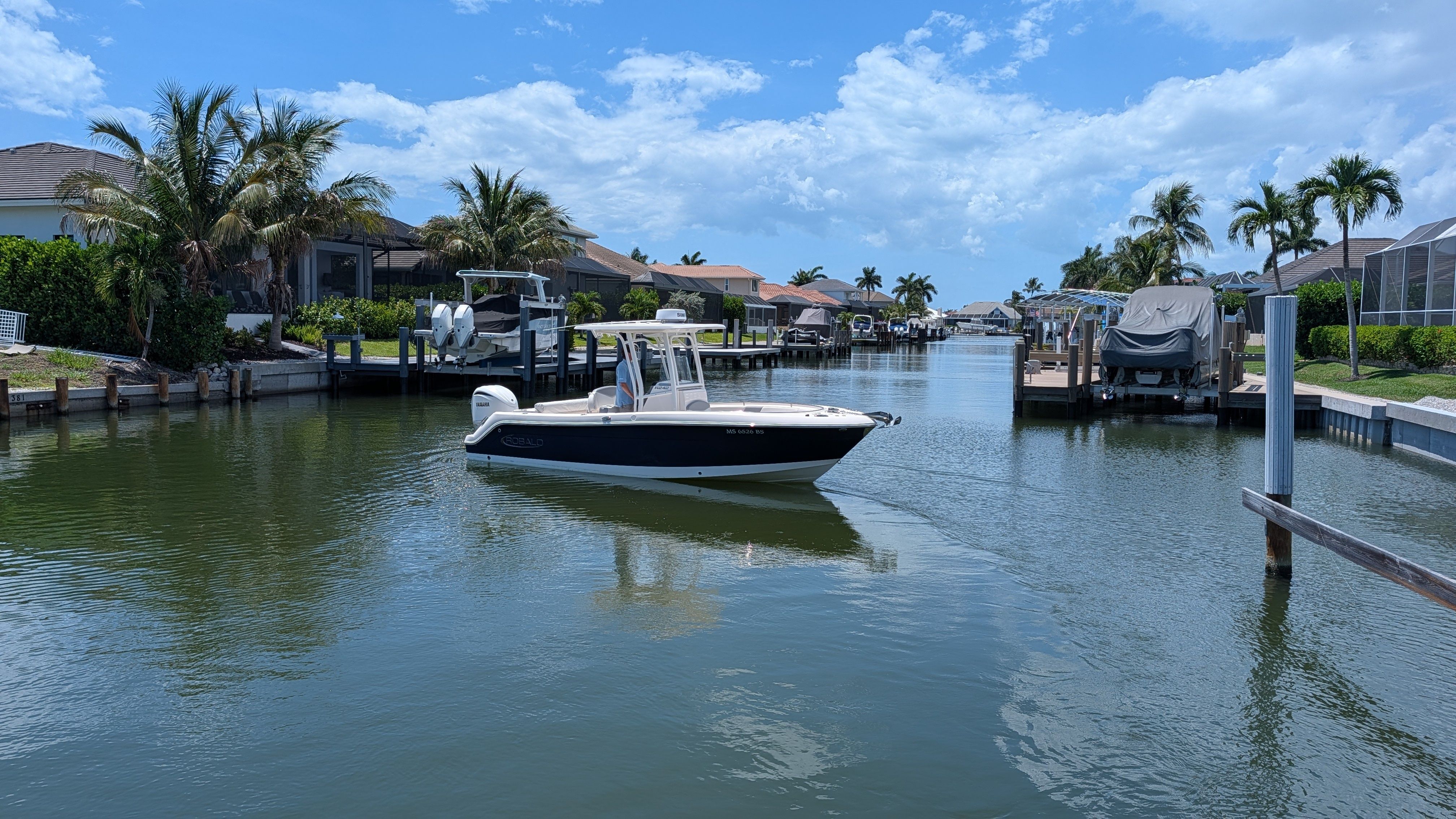2022 Robalo 242 CC