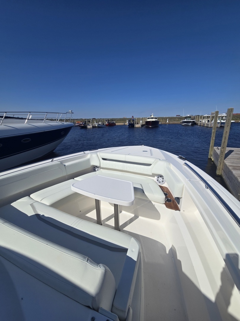 2024 Tiara Yachts 38 LS - Image 11
