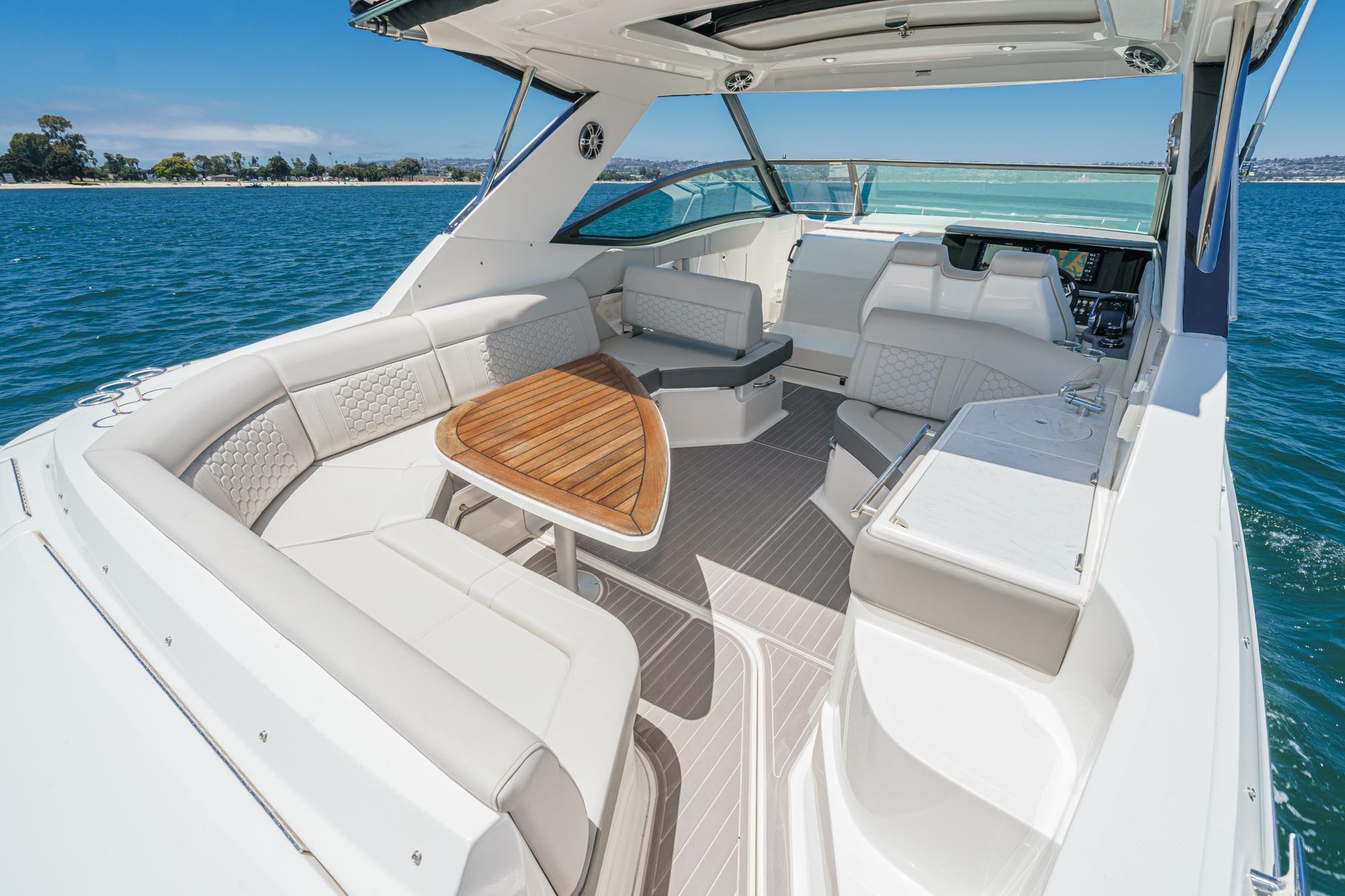 2024 Sea Ray Sundancer 320 Outboard - 44