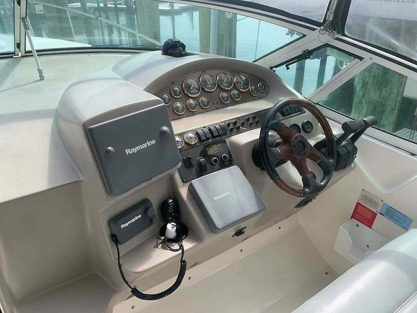 2003 Cruisers Yachts 3372 Express - Image 2