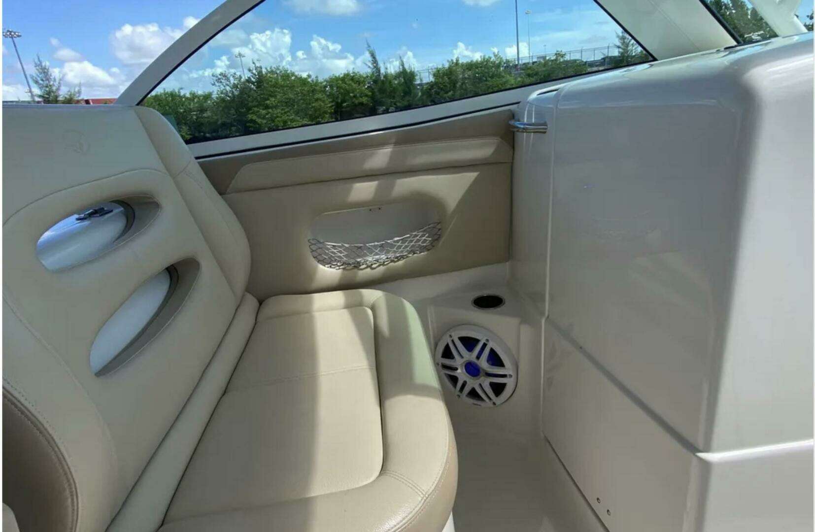 2018 Sailfish 325 DC - Image 12
