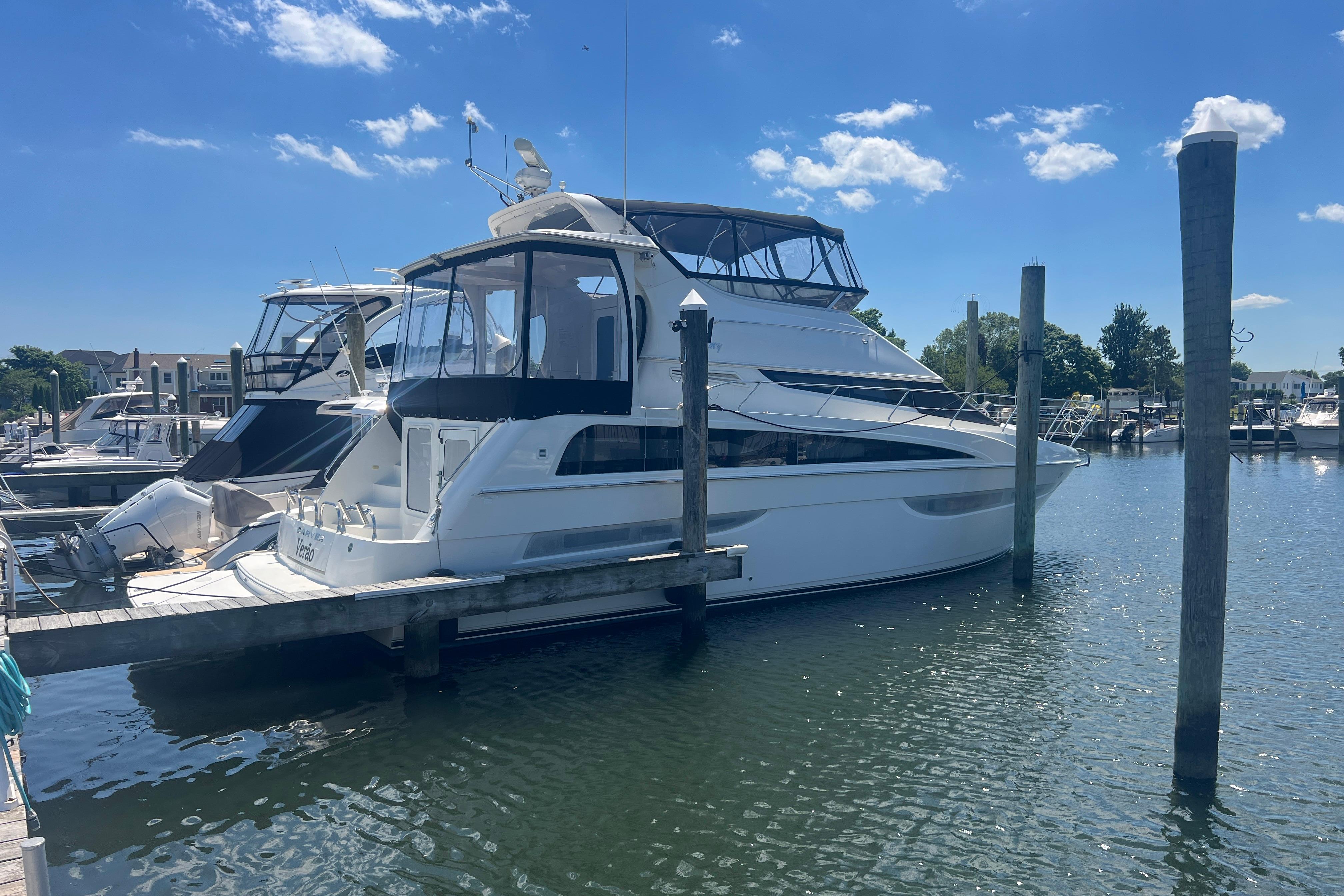 2006 Carver 43 Motor Yacht