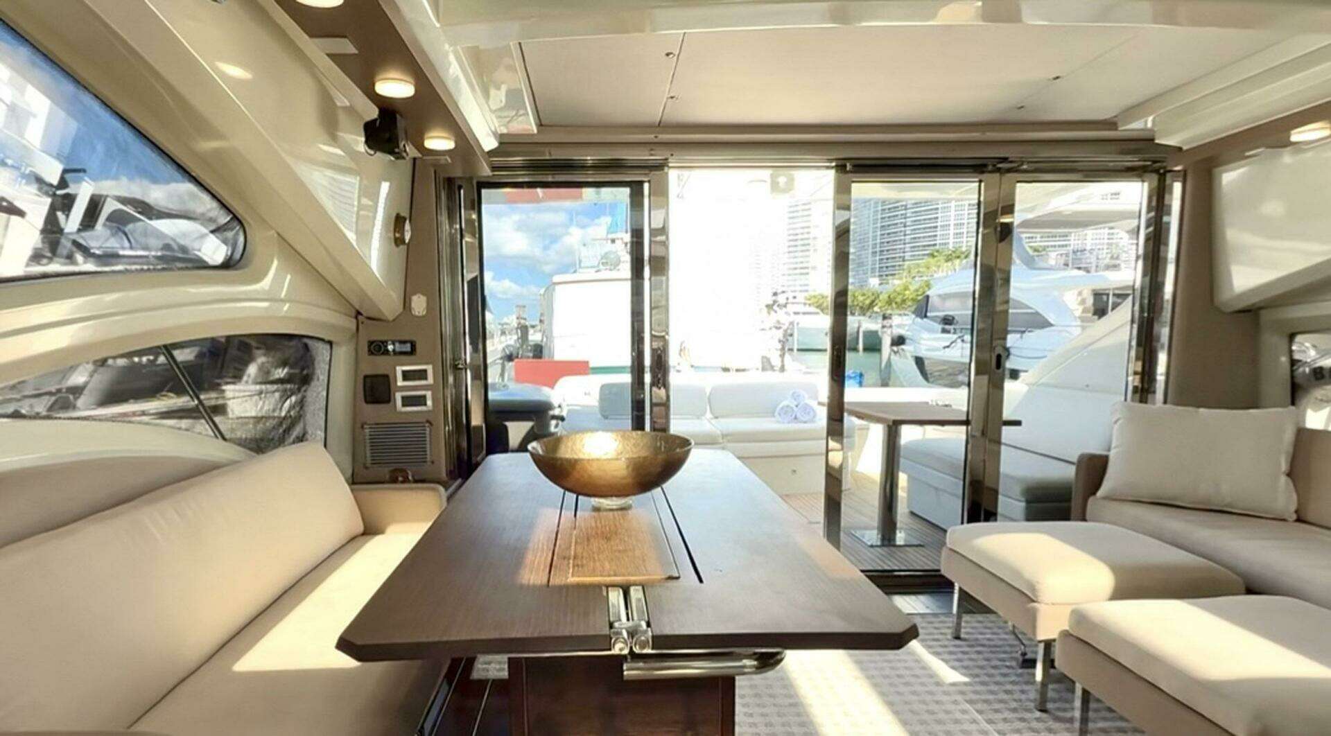 2011 Azimut 68S - Image 16