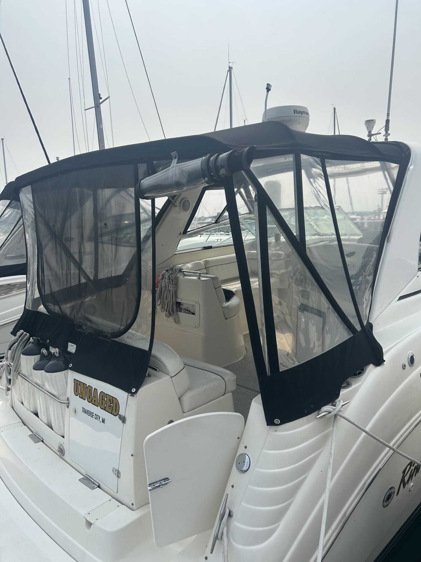 2002 Rinker Fiesta Vee 342