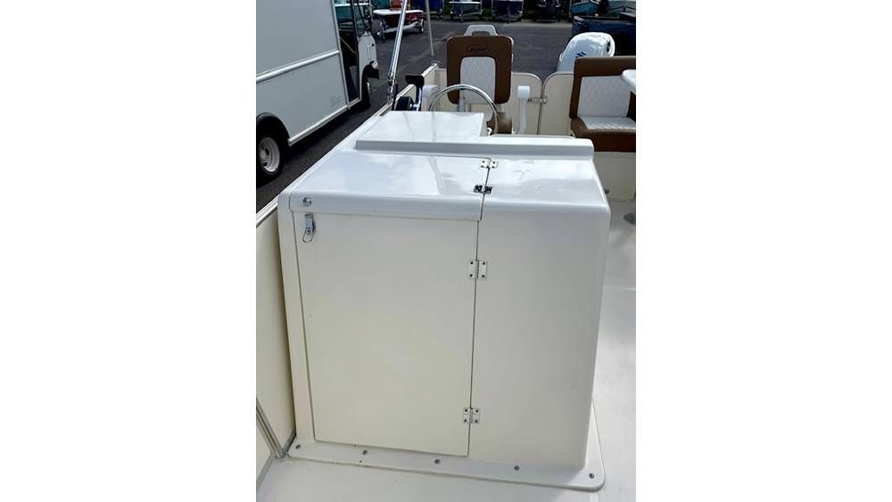 2026 Beachcat 23 Custom Pontoon Boat - 8